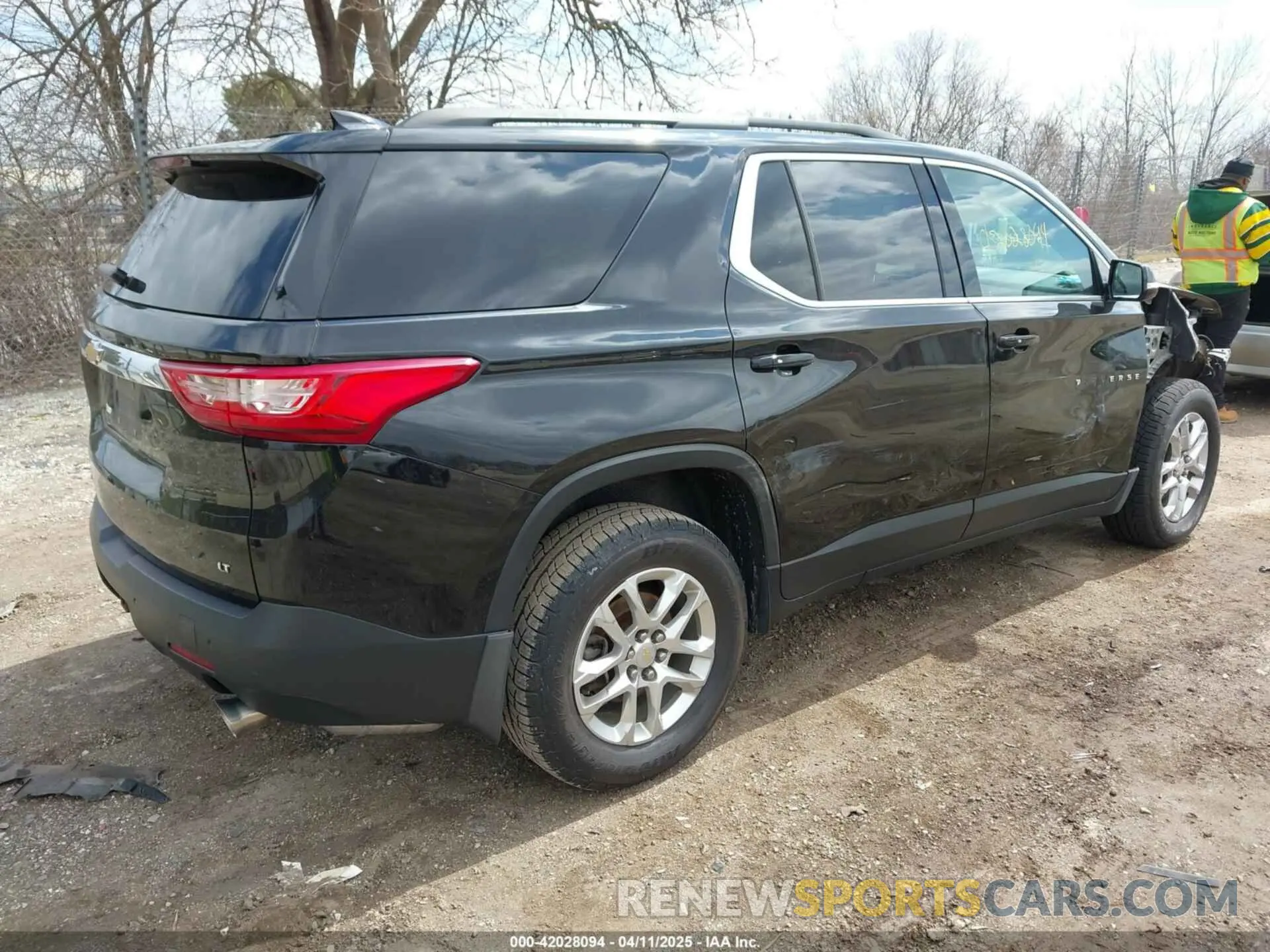 4 Photograph of a damaged car 1GNEVGKW7KJ133490 CHEVROLET TRAVERSE 2019
