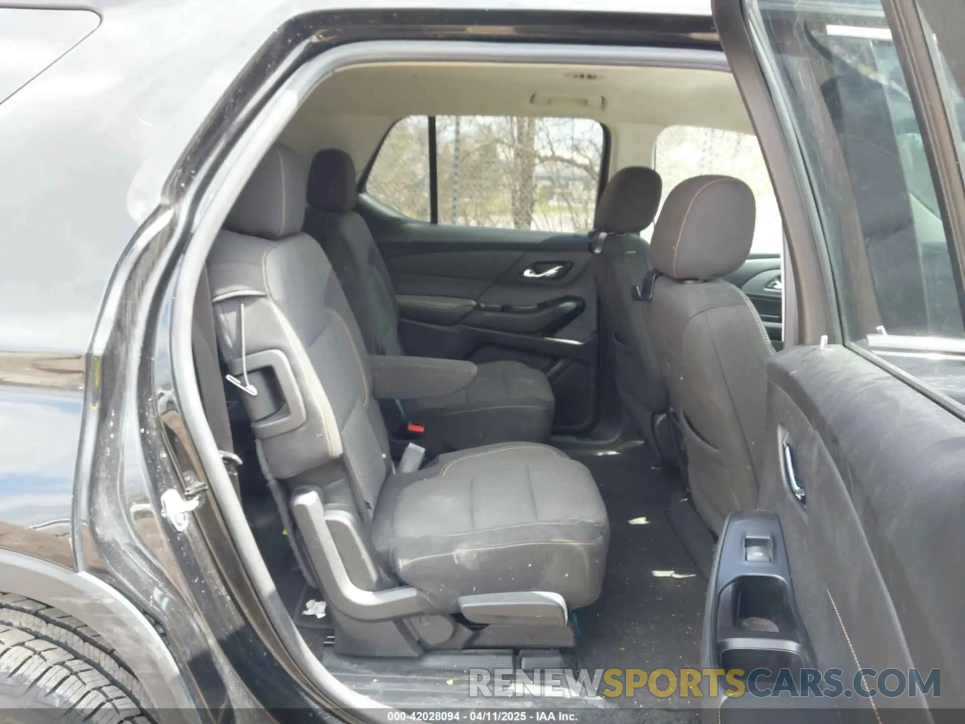 8 Photograph of a damaged car 1GNEVGKW7KJ133490 CHEVROLET TRAVERSE 2019