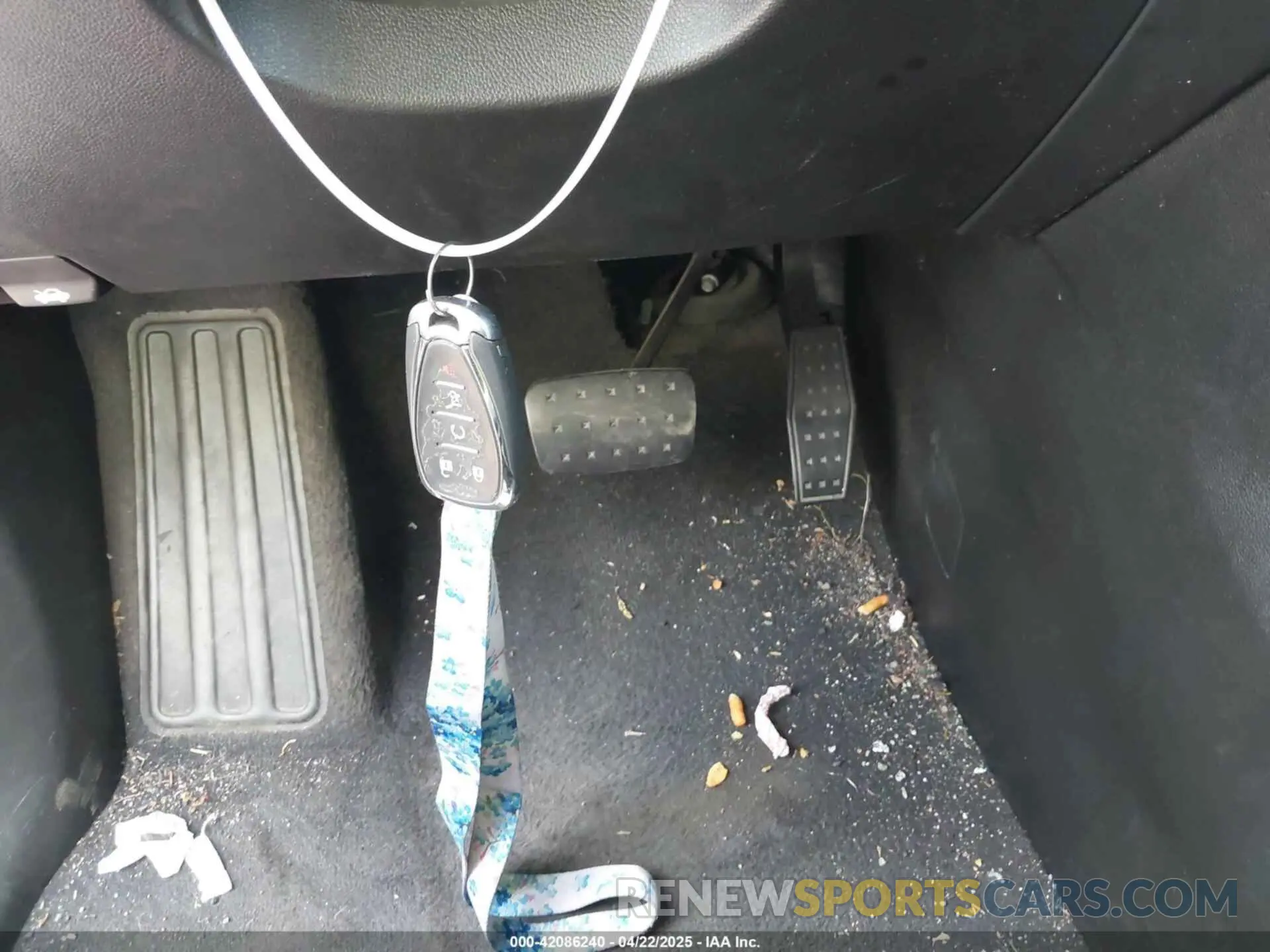 11 Photograph of a damaged car 1GNEVGKW7KJ233427 CHEVROLET TRAVERSE 2019