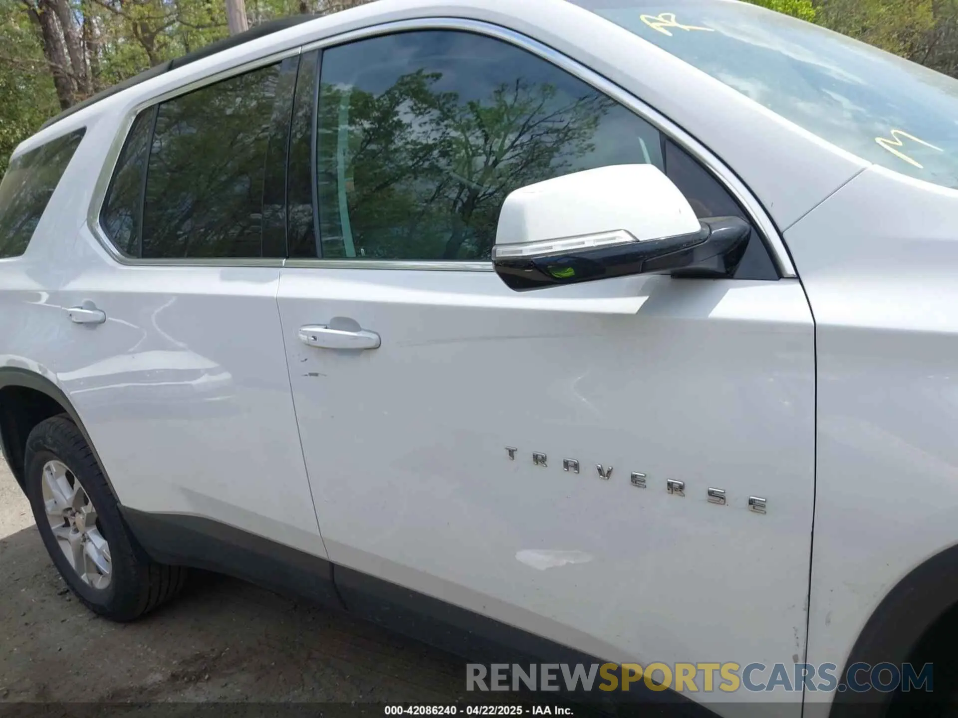 13 Photograph of a damaged car 1GNEVGKW7KJ233427 CHEVROLET TRAVERSE 2019