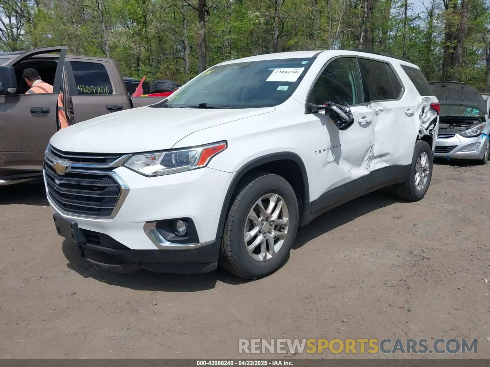 2 Photograph of a damaged car 1GNEVGKW7KJ233427 CHEVROLET TRAVERSE 2019