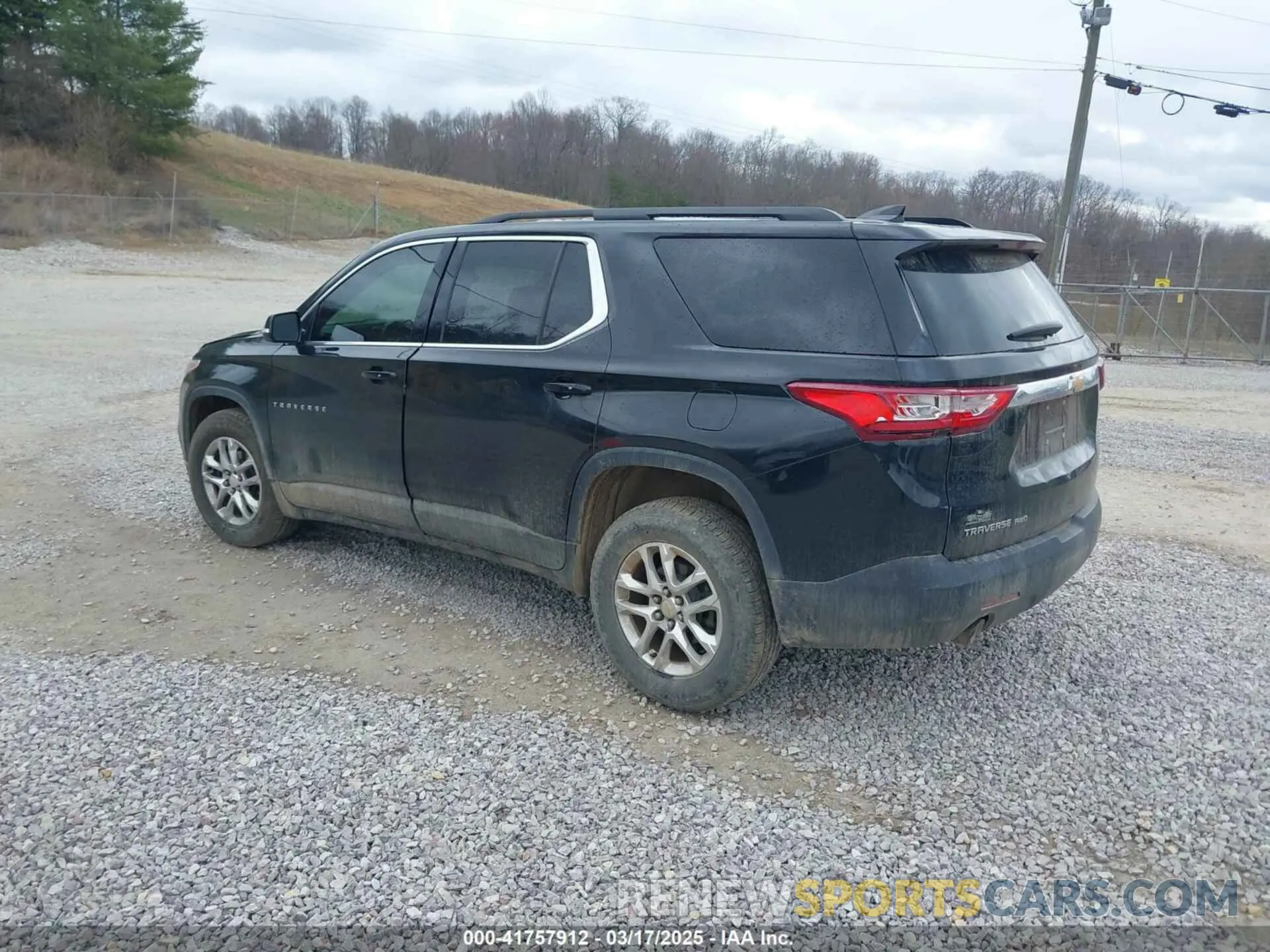 3 Photograph of a damaged car 1GNEVGKW9KJ116173 CHEVROLET TRAVERSE 2019