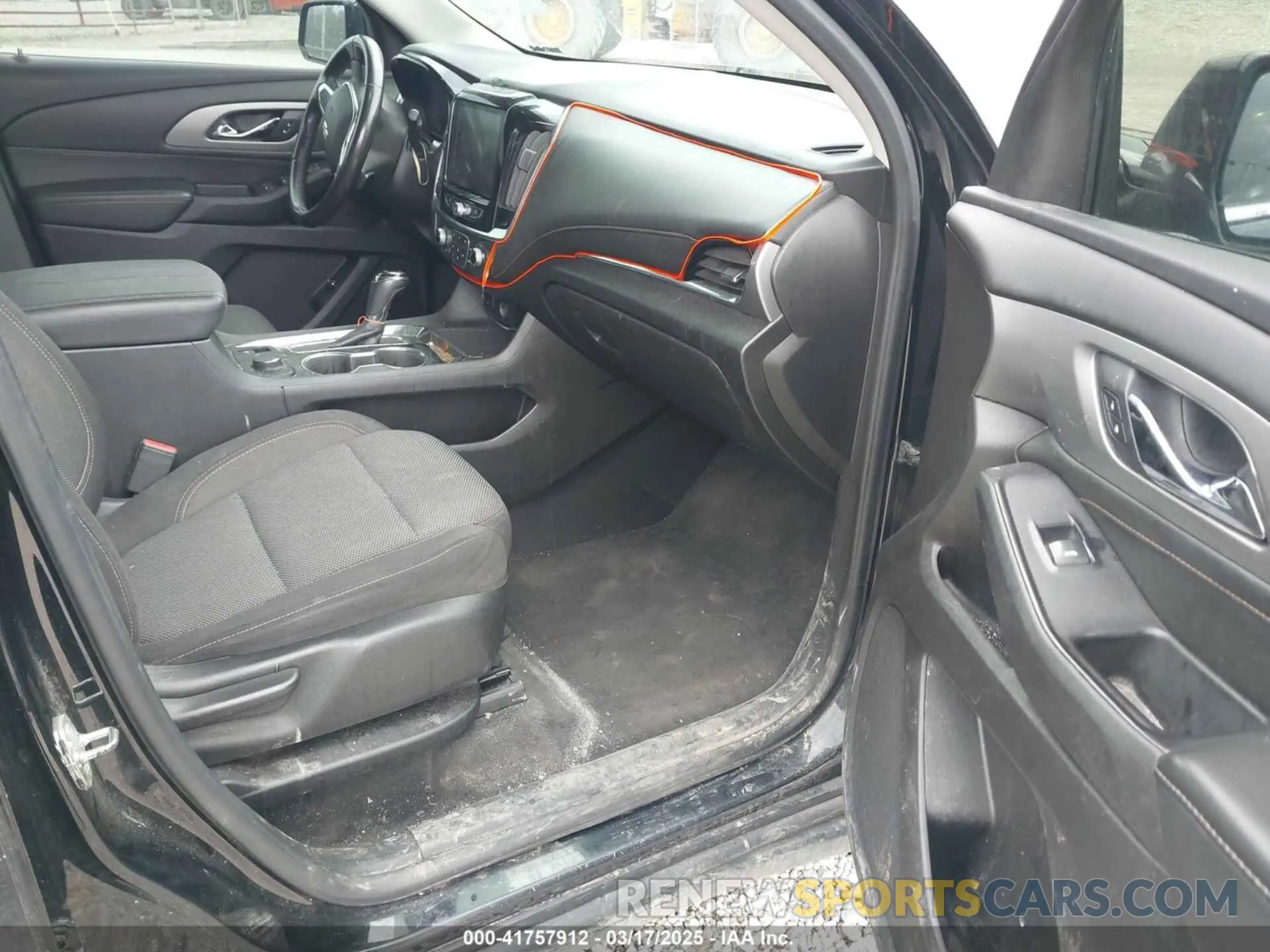 5 Photograph of a damaged car 1GNEVGKW9KJ116173 CHEVROLET TRAVERSE 2019