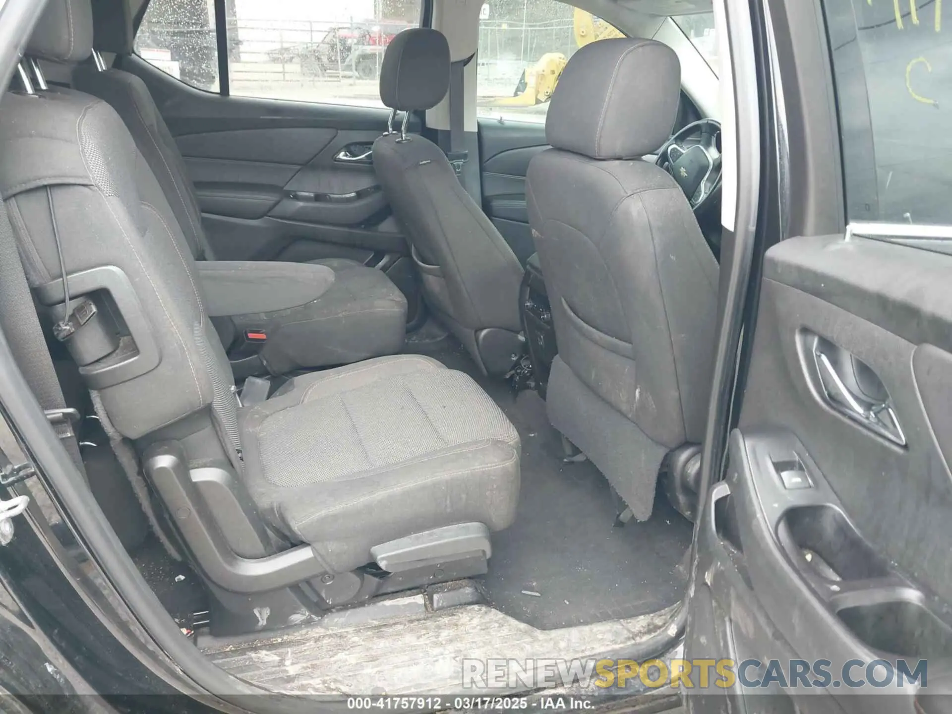 8 Photograph of a damaged car 1GNEVGKW9KJ116173 CHEVROLET TRAVERSE 2019