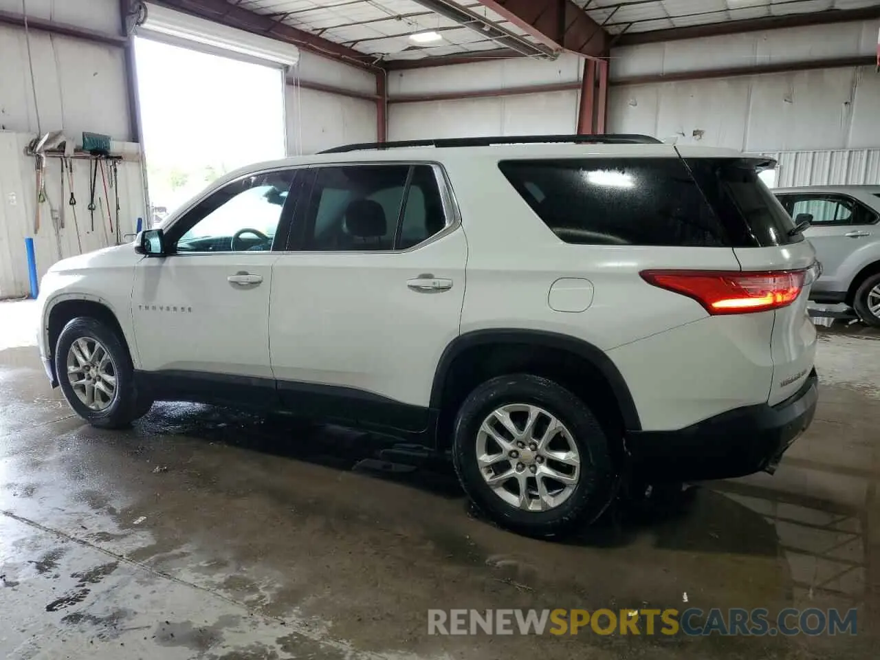 2 Photograph of a damaged car 1GNEVGKW9KJ125827 CHEVROLET TRAVERSE 2019