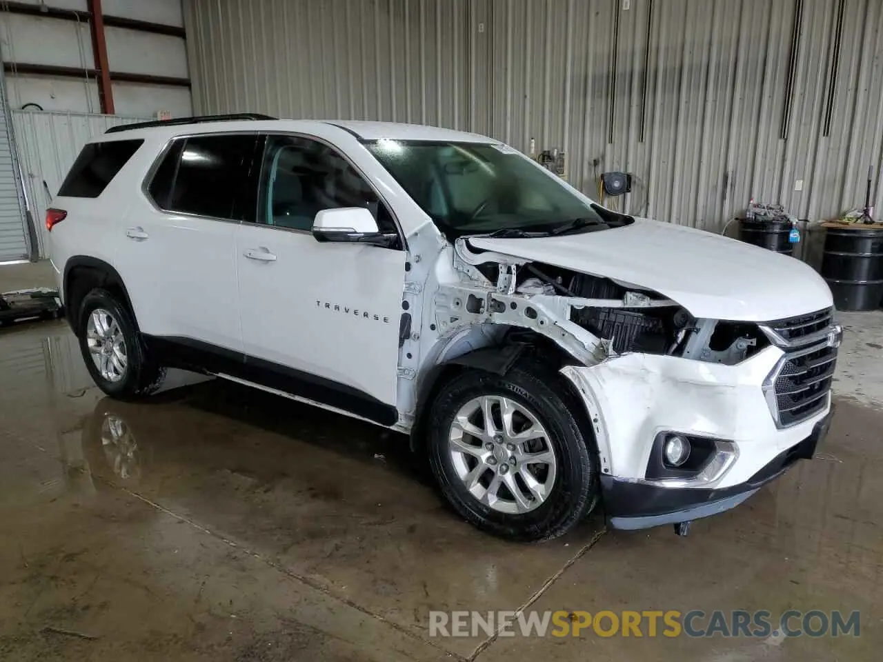 4 Photograph of a damaged car 1GNEVGKW9KJ125827 CHEVROLET TRAVERSE 2019