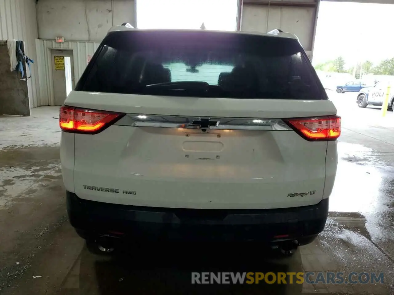 6 Photograph of a damaged car 1GNEVGKW9KJ125827 CHEVROLET TRAVERSE 2019