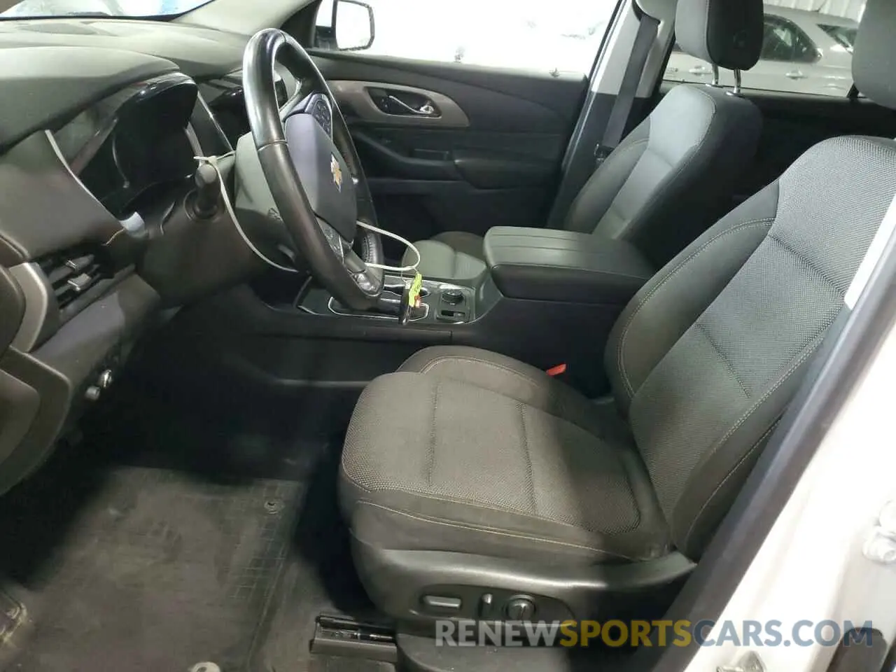 7 Photograph of a damaged car 1GNEVGKW9KJ125827 CHEVROLET TRAVERSE 2019