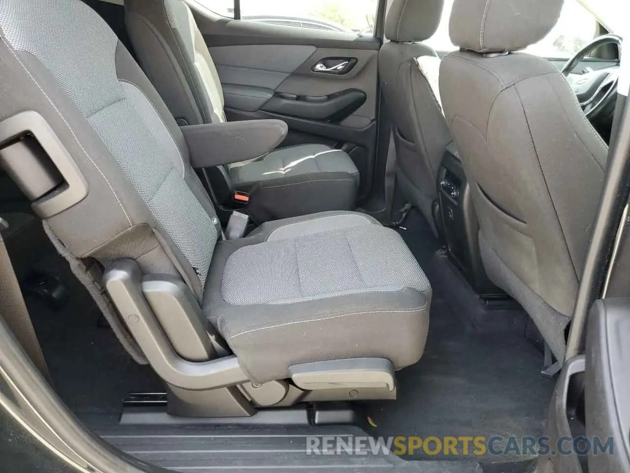 11 Photograph of a damaged car 1GNEVGKW9KJ236121 CHEVROLET TRAVERSE 2019