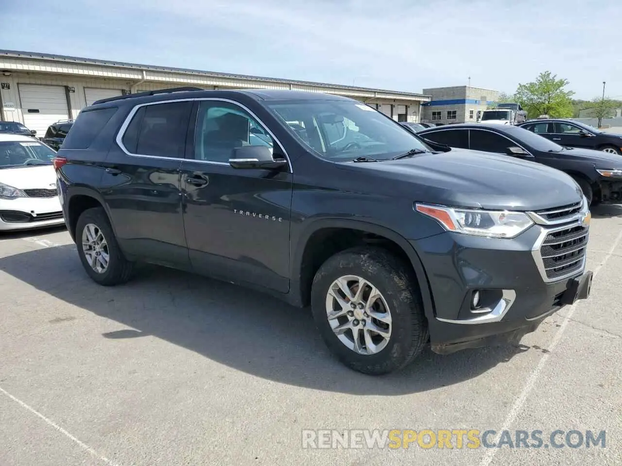 4 Photograph of a damaged car 1GNEVGKW9KJ236121 CHEVROLET TRAVERSE 2019