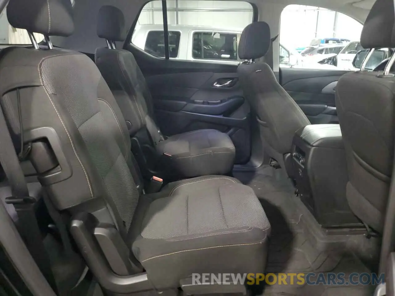 11 Photograph of a damaged car 1GNEVGKW9KJ236314 CHEVROLET TRAVERSE 2019