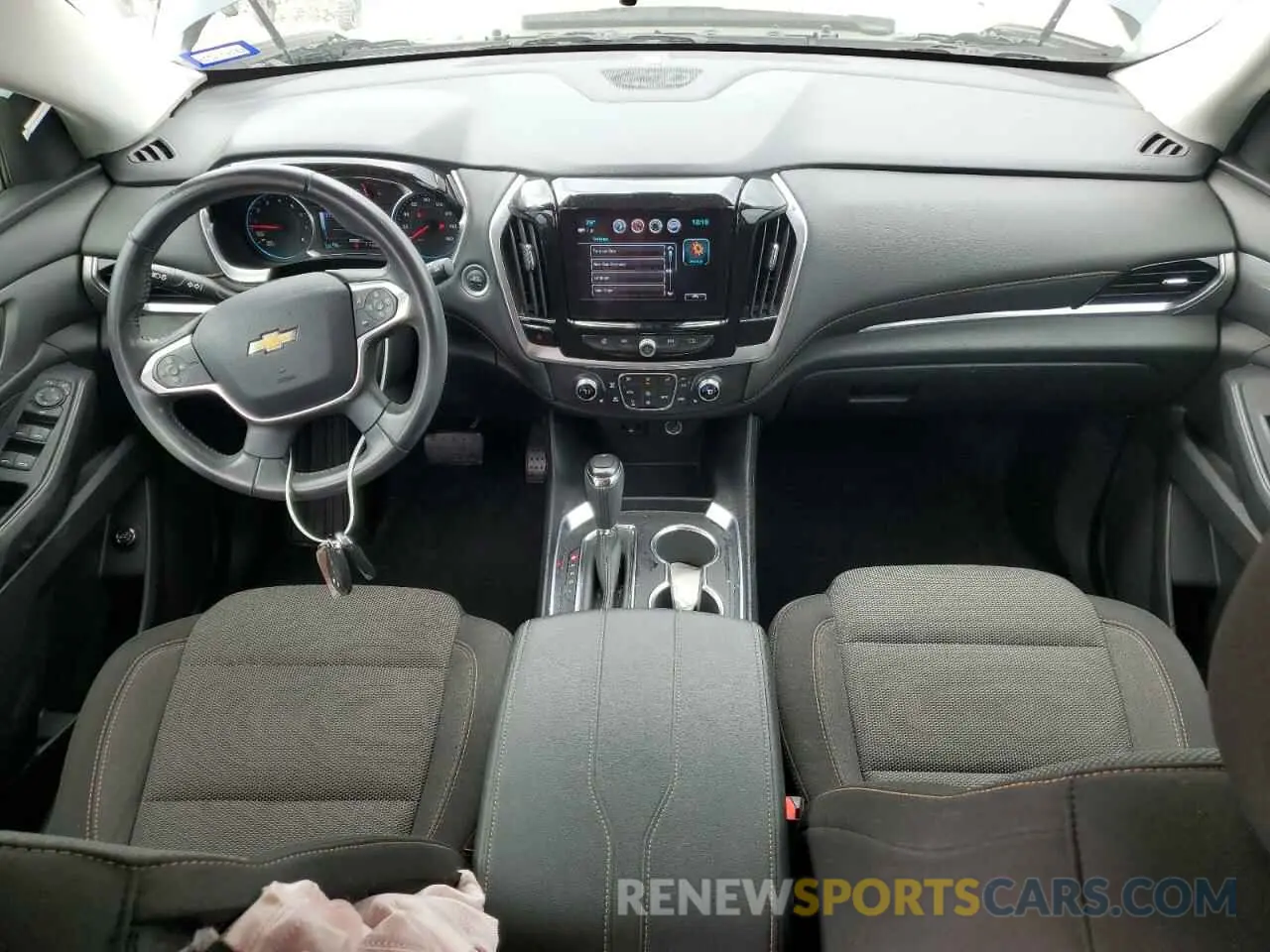 8 Photograph of a damaged car 1GNEVGKW9KJ281947 CHEVROLET TRAVERSE 2019