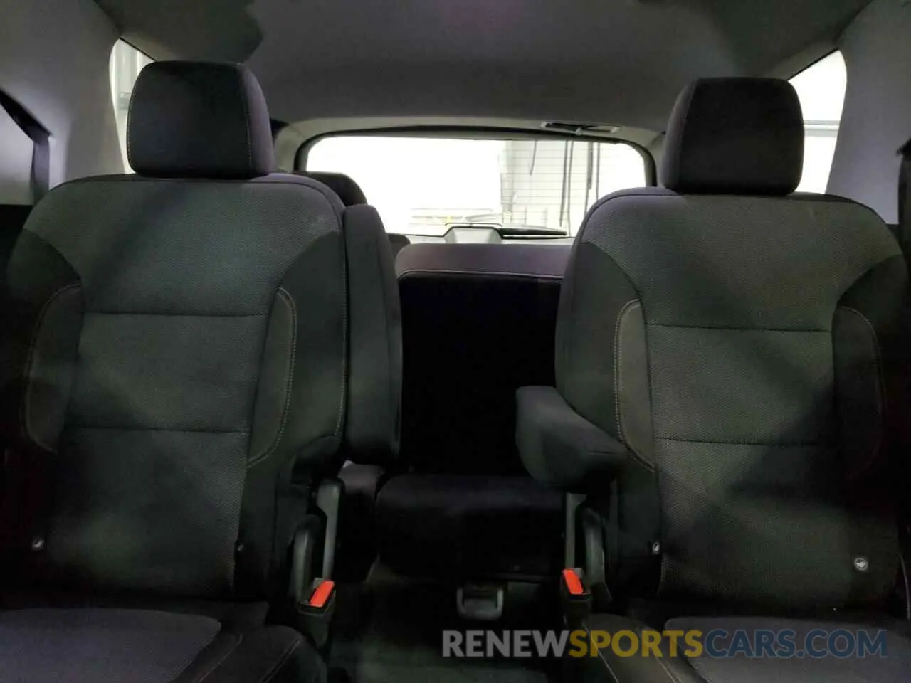 10 Photograph of a damaged car 1GNEVGKW9KJ285836 CHEVROLET TRAVERSE 2019