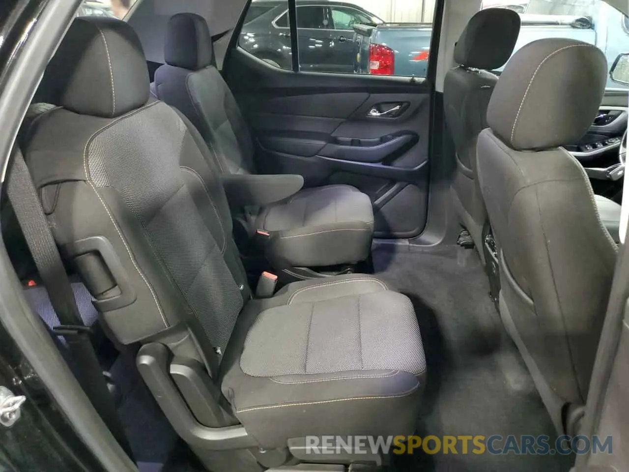 11 Photograph of a damaged car 1GNEVGKW9KJ285836 CHEVROLET TRAVERSE 2019
