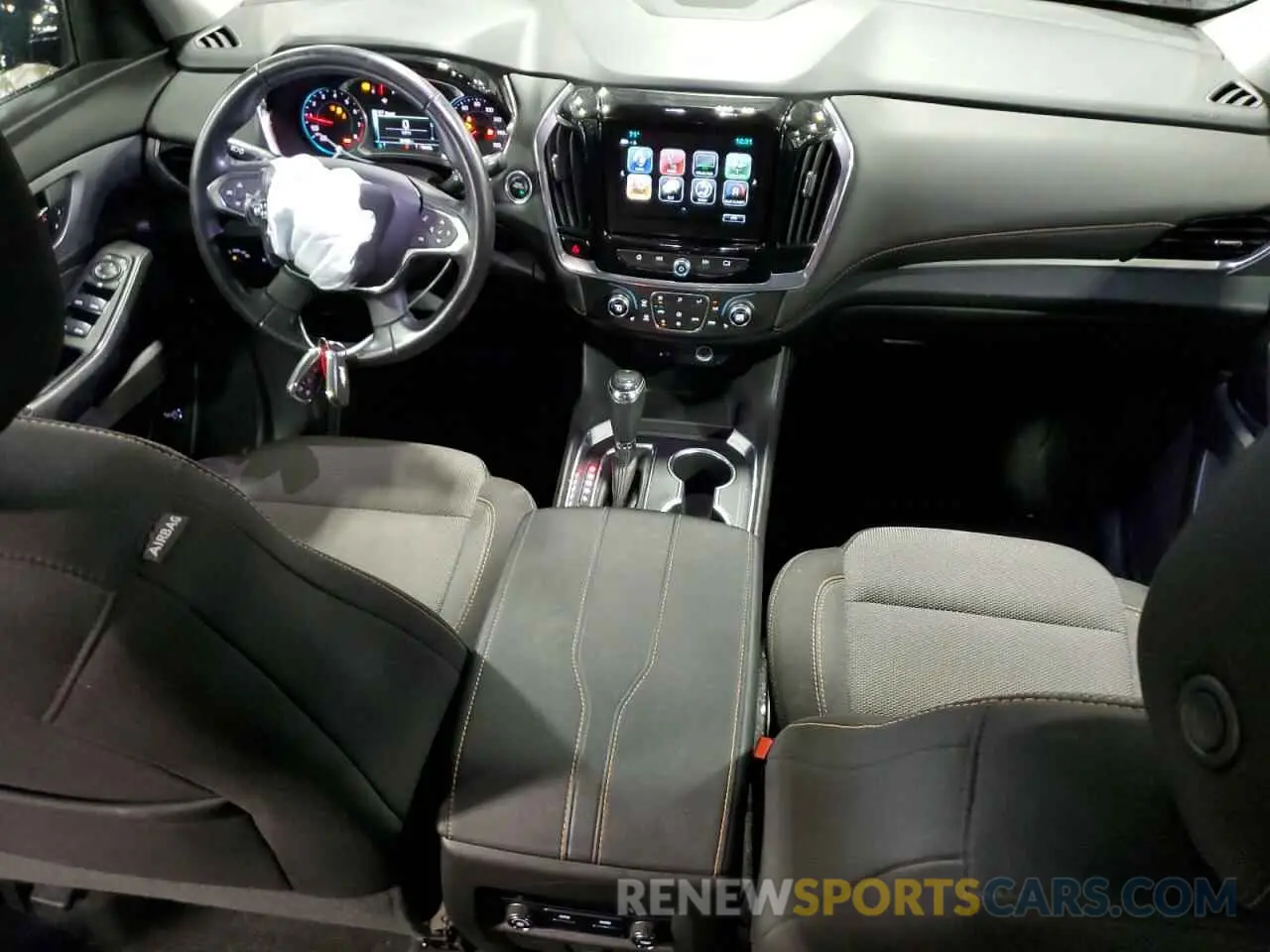 8 Photograph of a damaged car 1GNEVGKW9KJ285836 CHEVROLET TRAVERSE 2019