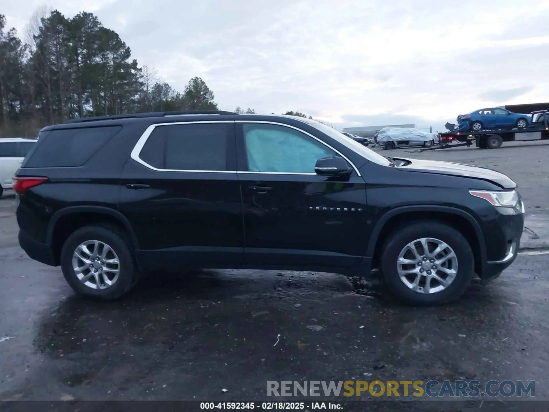 13 Photograph of a damaged car 1GNEVGKWXKJ100533 CHEVROLET TRAVERSE 2019