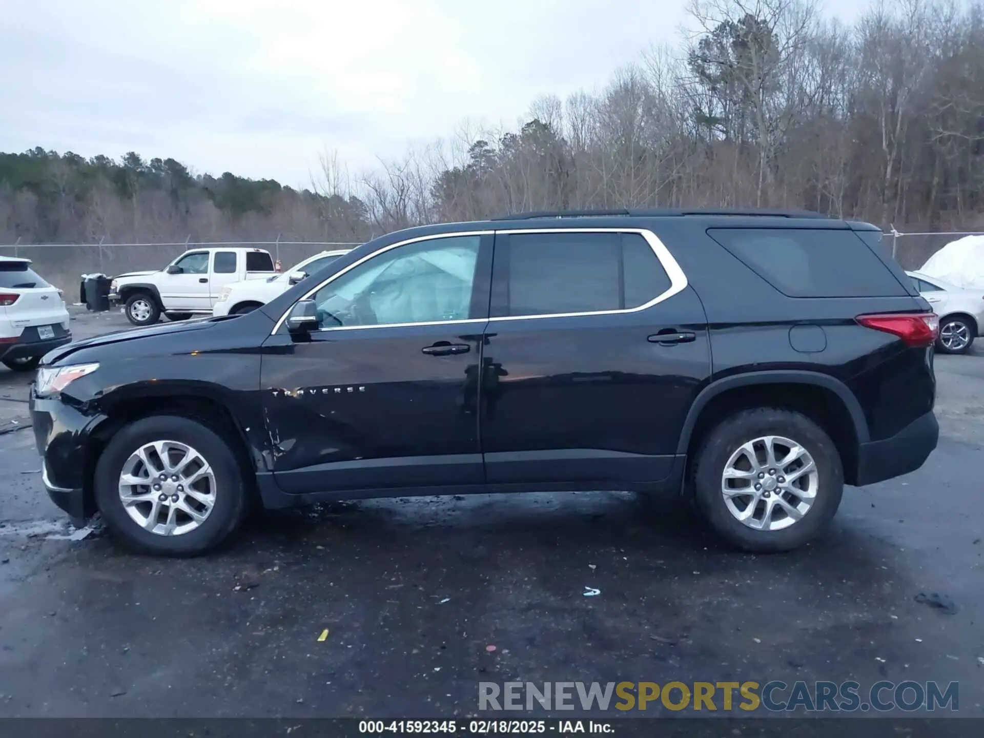14 Photograph of a damaged car 1GNEVGKWXKJ100533 CHEVROLET TRAVERSE 2019