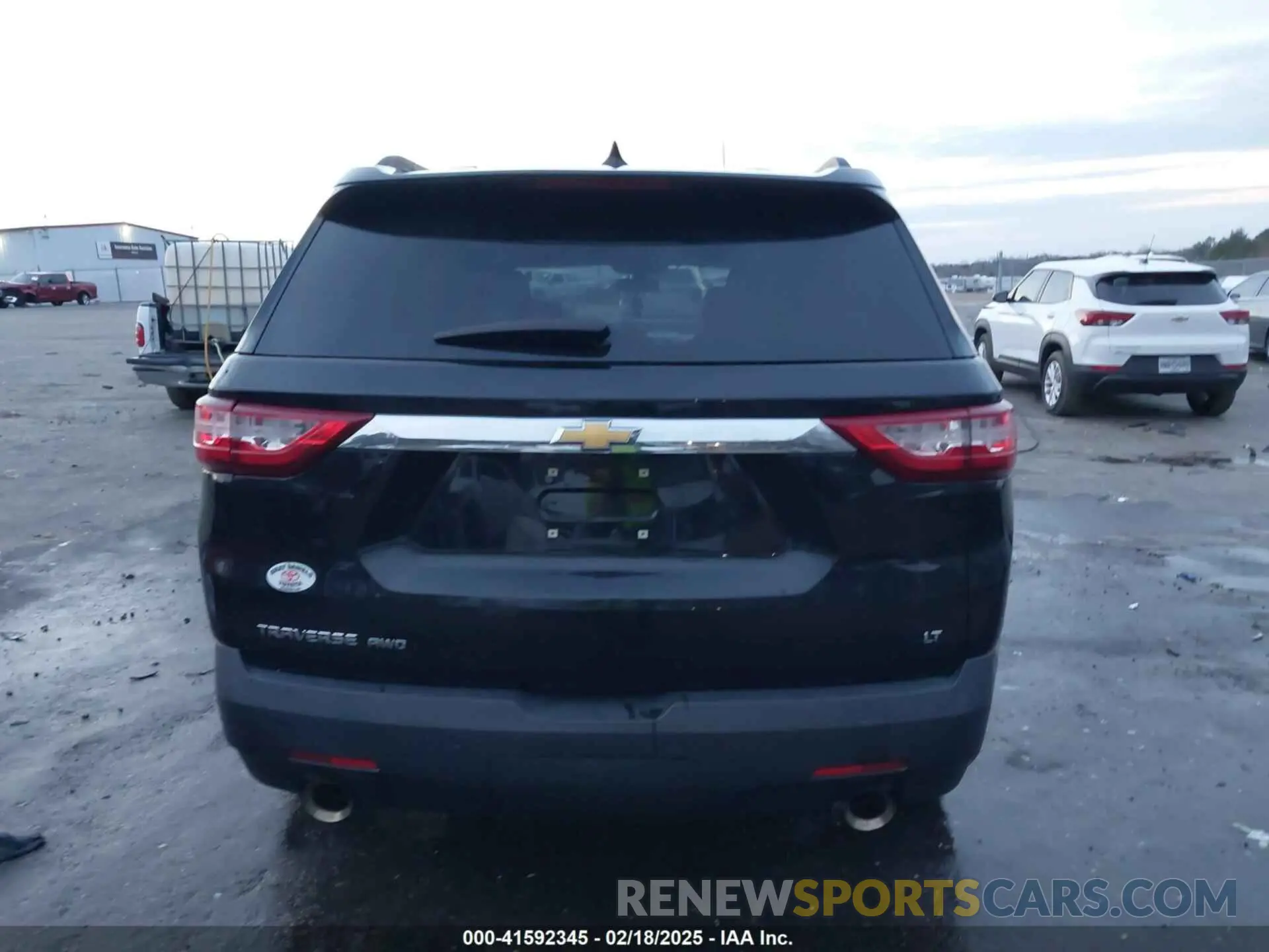 16 Photograph of a damaged car 1GNEVGKWXKJ100533 CHEVROLET TRAVERSE 2019