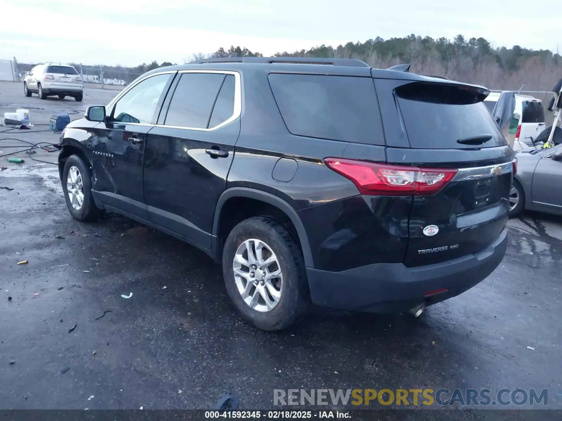 3 Photograph of a damaged car 1GNEVGKWXKJ100533 CHEVROLET TRAVERSE 2019