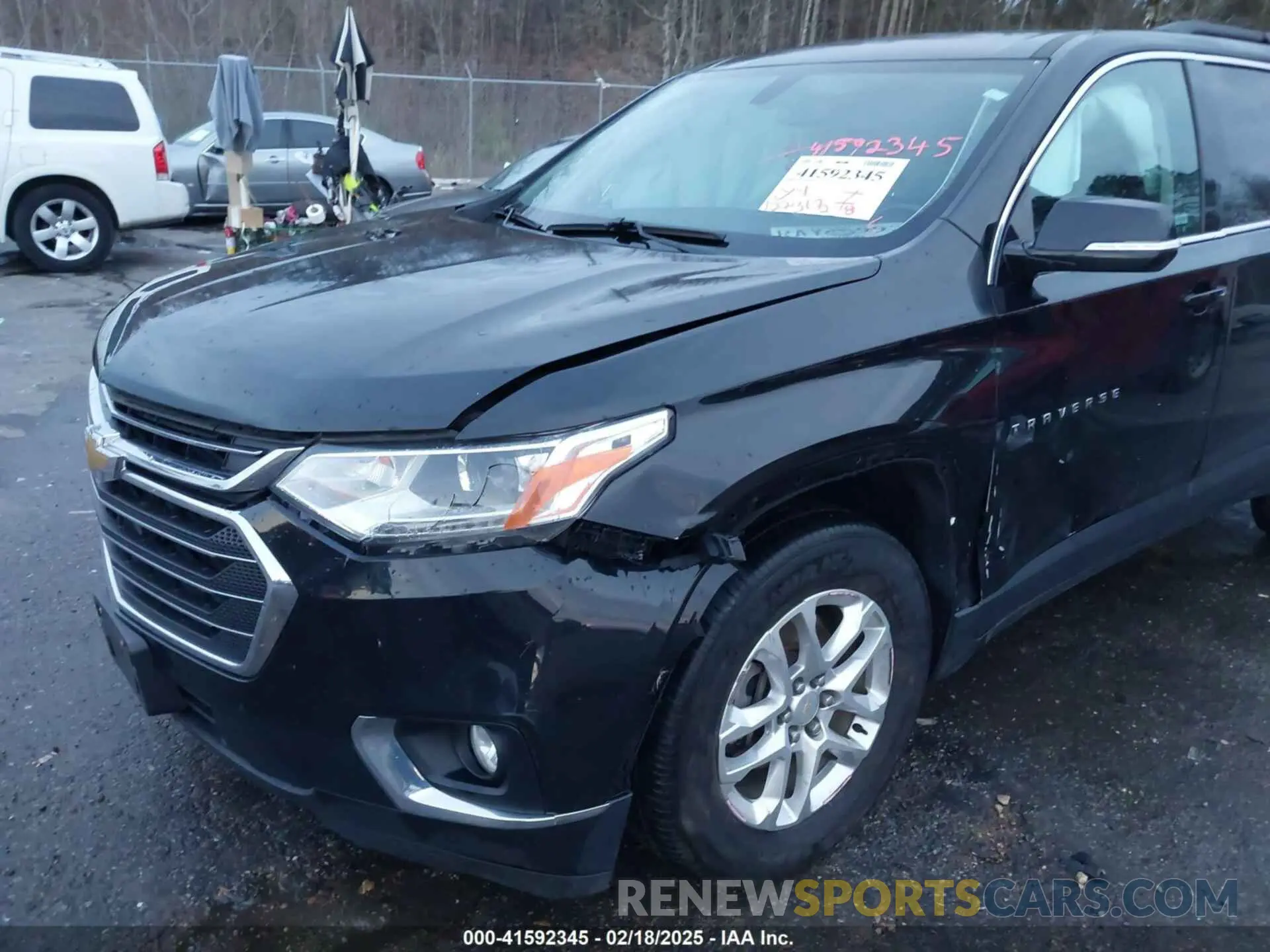 6 Photograph of a damaged car 1GNEVGKWXKJ100533 CHEVROLET TRAVERSE 2019