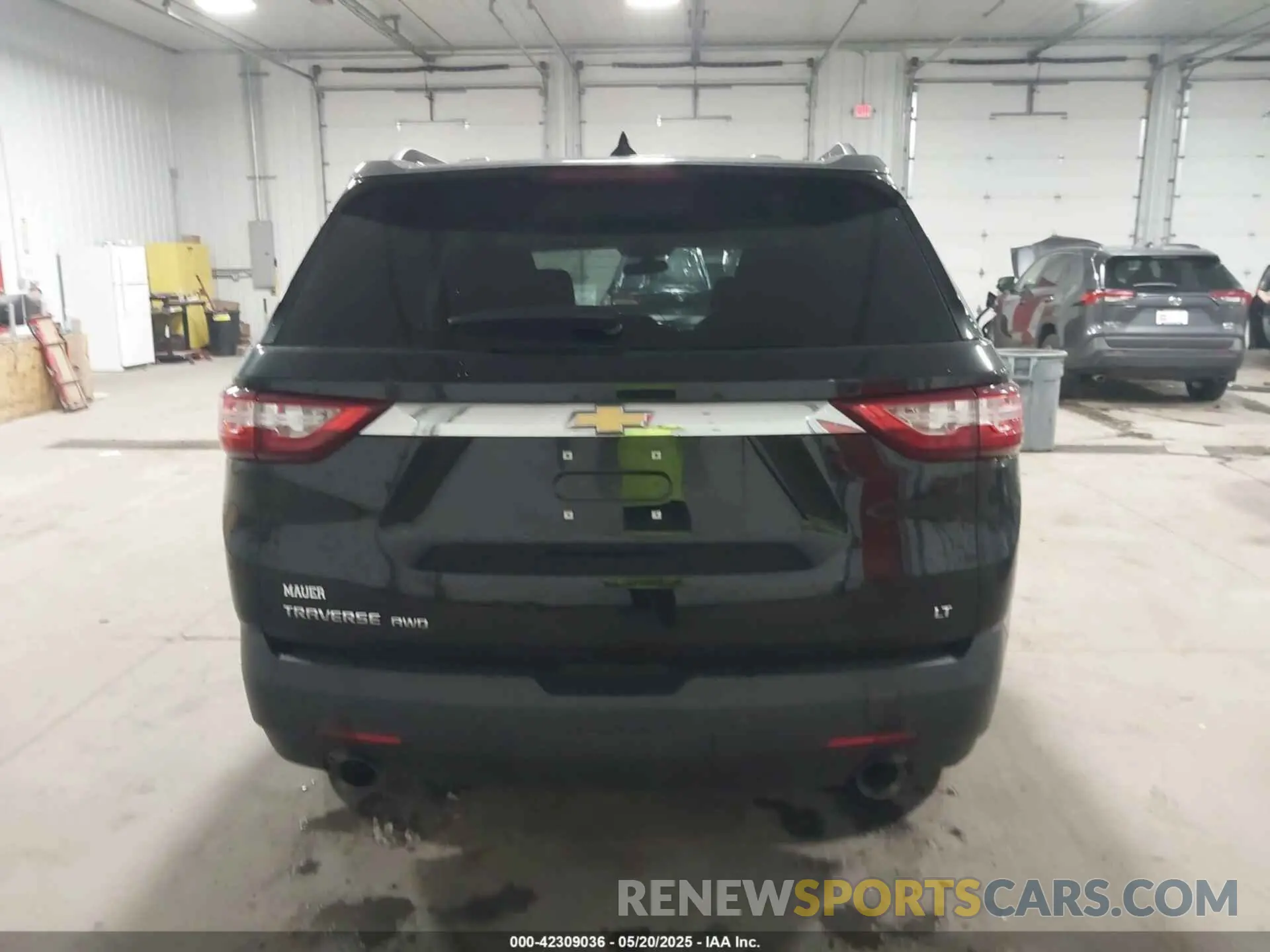 16 Photograph of a damaged car 1GNEVGKWXKJ162871 CHEVROLET TRAVERSE 2019
