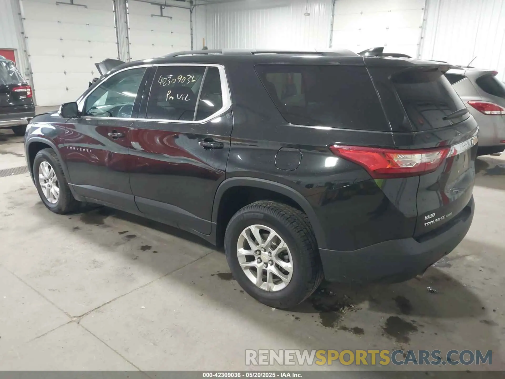 3 Photograph of a damaged car 1GNEVGKWXKJ162871 CHEVROLET TRAVERSE 2019