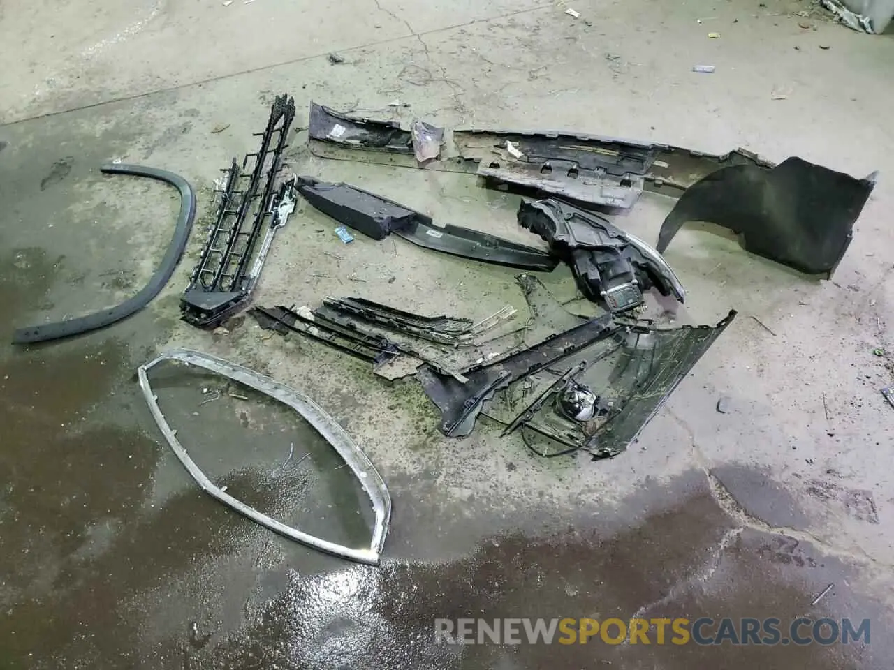 13 Photograph of a damaged car 1GNEVGKWXKJ310226 CHEVROLET TRAVERSE 2019