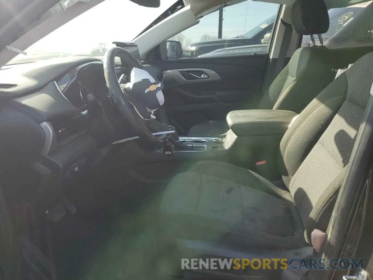 7 Photograph of a damaged car 1GNEVGKWXKJ310226 CHEVROLET TRAVERSE 2019