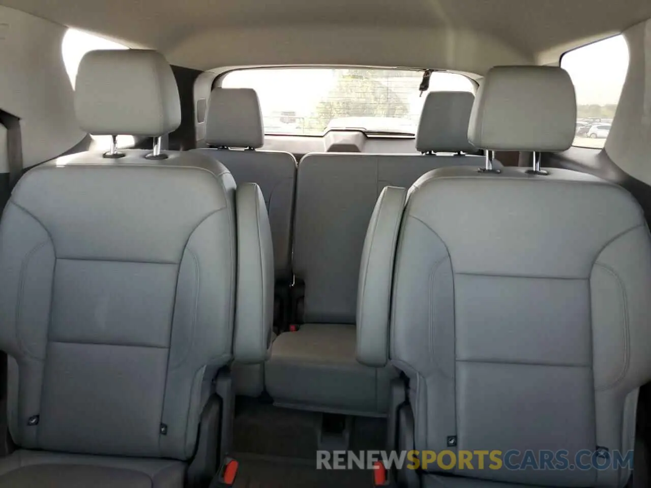 10 Photograph of a damaged car 1GNEVHKW0KJ197019 CHEVROLET TRAVERSE 2019