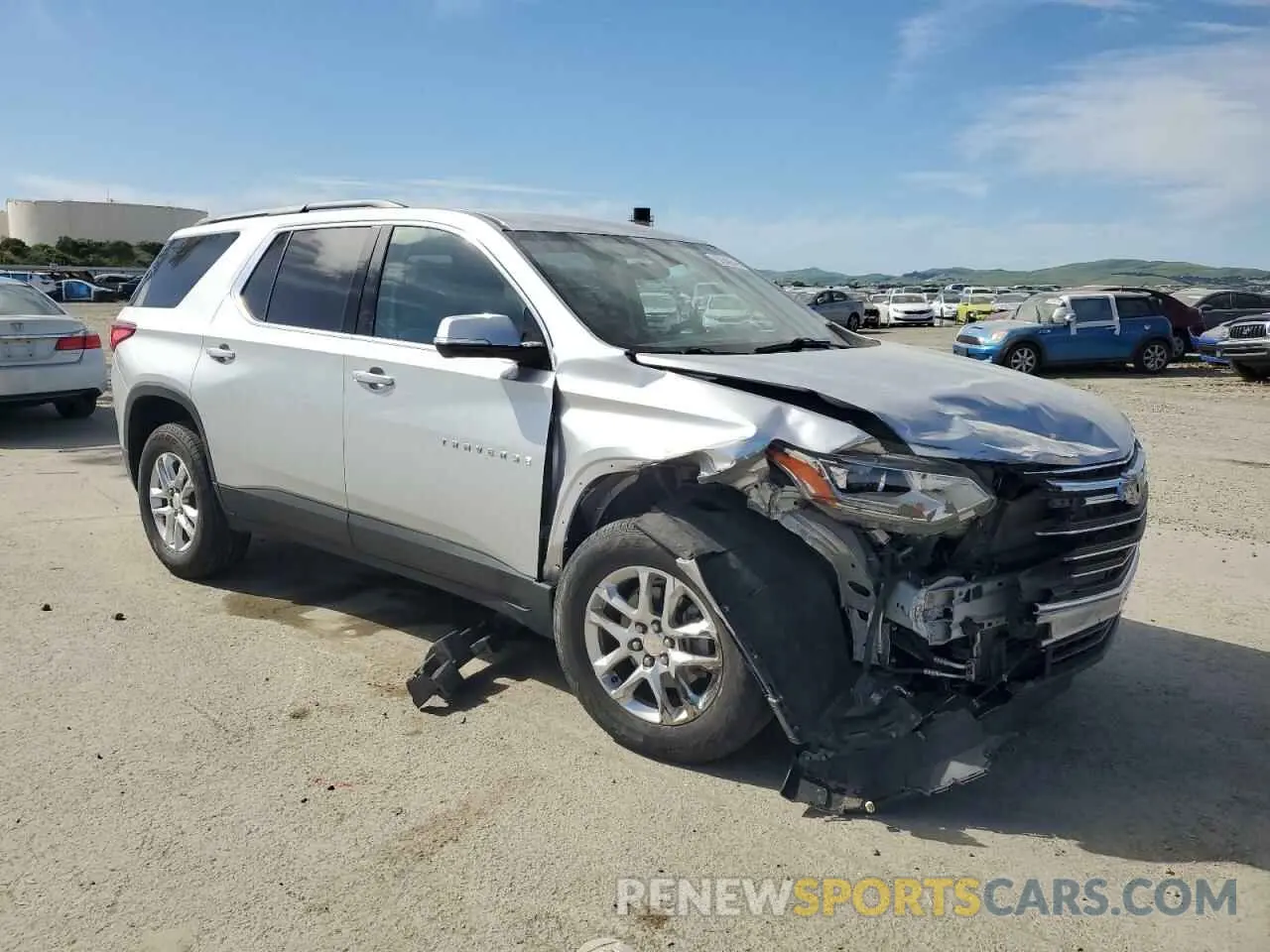 4 Photograph of a damaged car 1GNEVHKW0KJ197019 CHEVROLET TRAVERSE 2019
