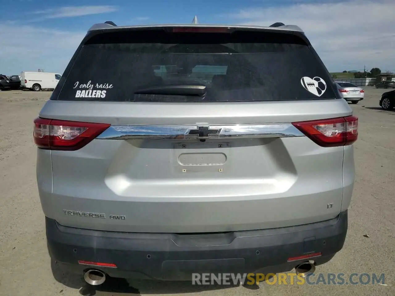 6 Photograph of a damaged car 1GNEVHKW0KJ197019 CHEVROLET TRAVERSE 2019