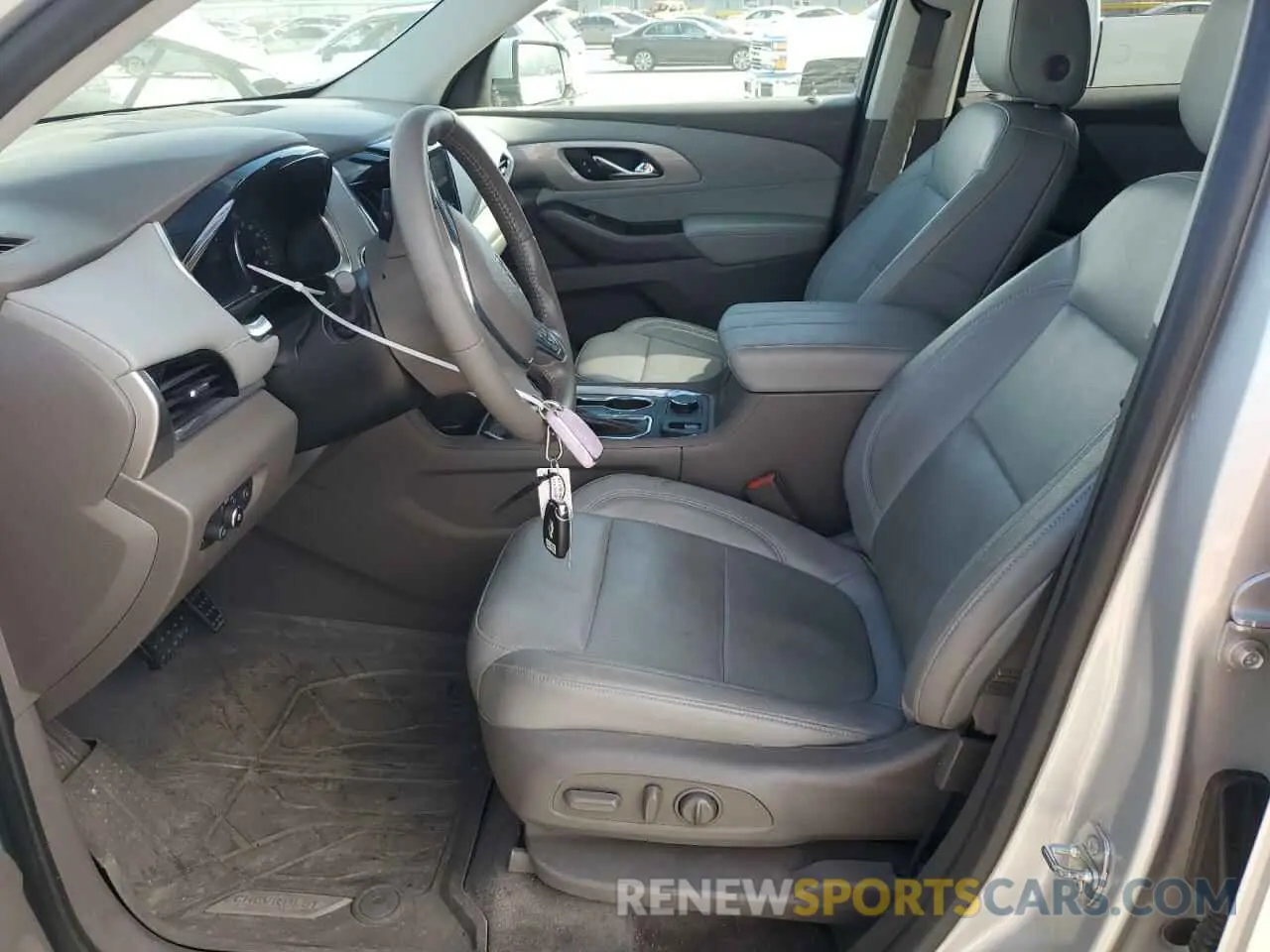 7 Photograph of a damaged car 1GNEVHKW0KJ197019 CHEVROLET TRAVERSE 2019