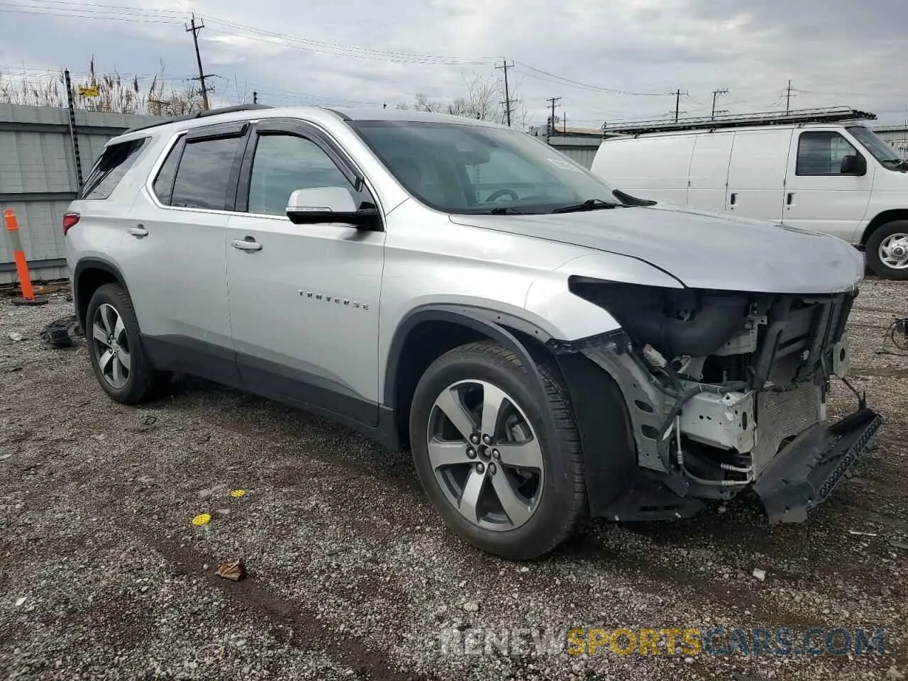 4 Photograph of a damaged car 1GNEVHKW0KJ209699 CHEVROLET TRAVERSE 2019