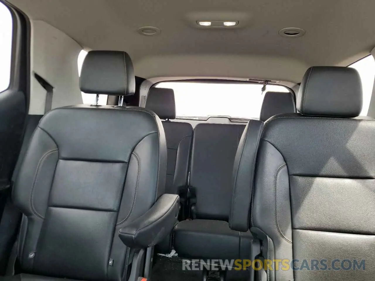 10 Photograph of a damaged car 1GNEVHKW0KJ277971 CHEVROLET TRAVERSE 2019
