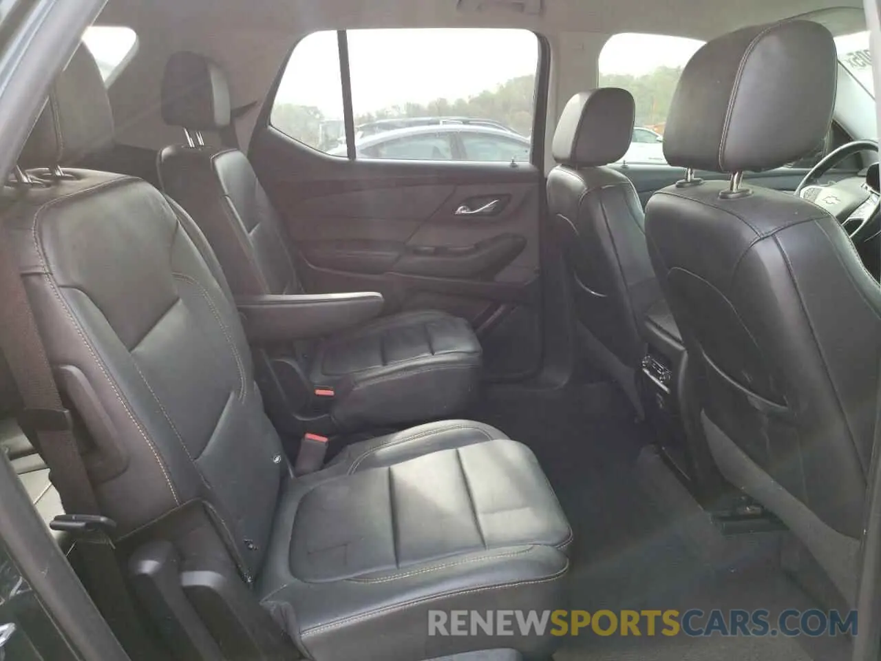 11 Photograph of a damaged car 1GNEVHKW0KJ303193 CHEVROLET TRAVERSE 2019