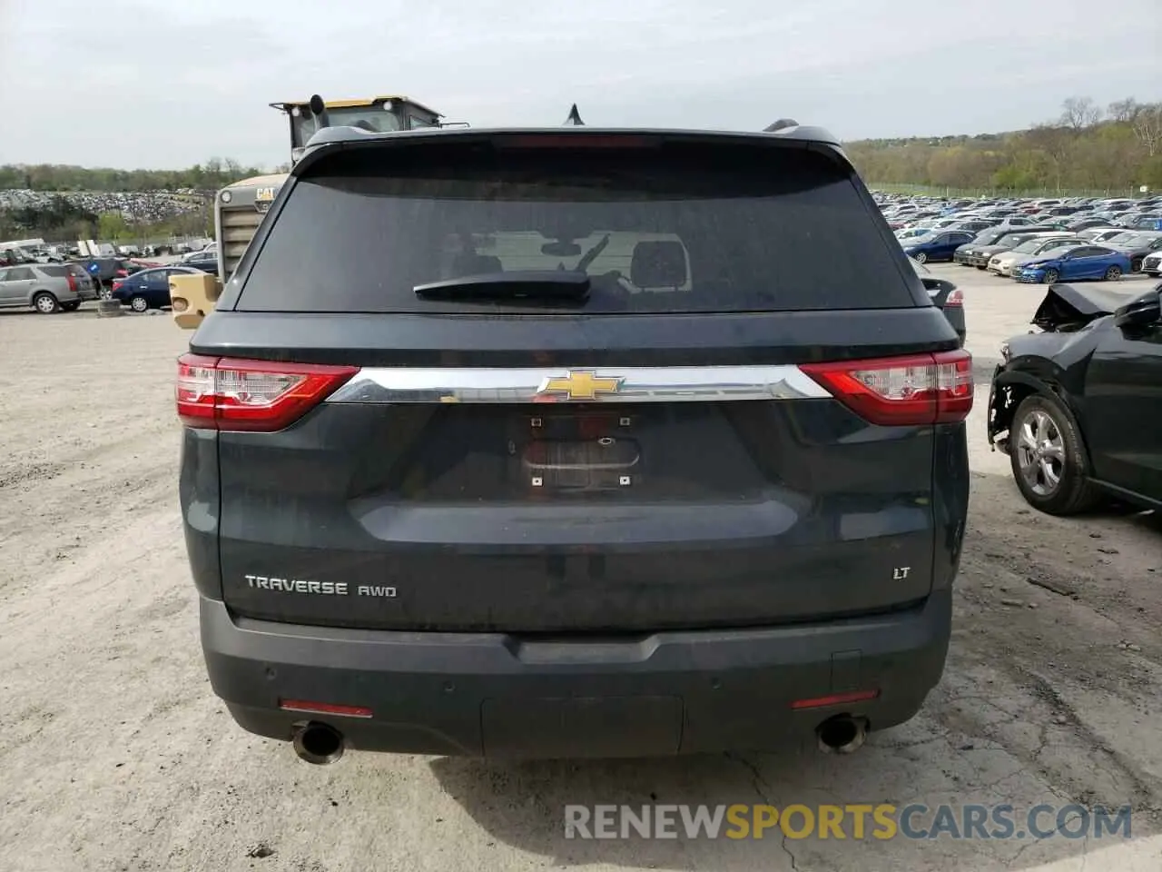 6 Photograph of a damaged car 1GNEVHKW0KJ303193 CHEVROLET TRAVERSE 2019
