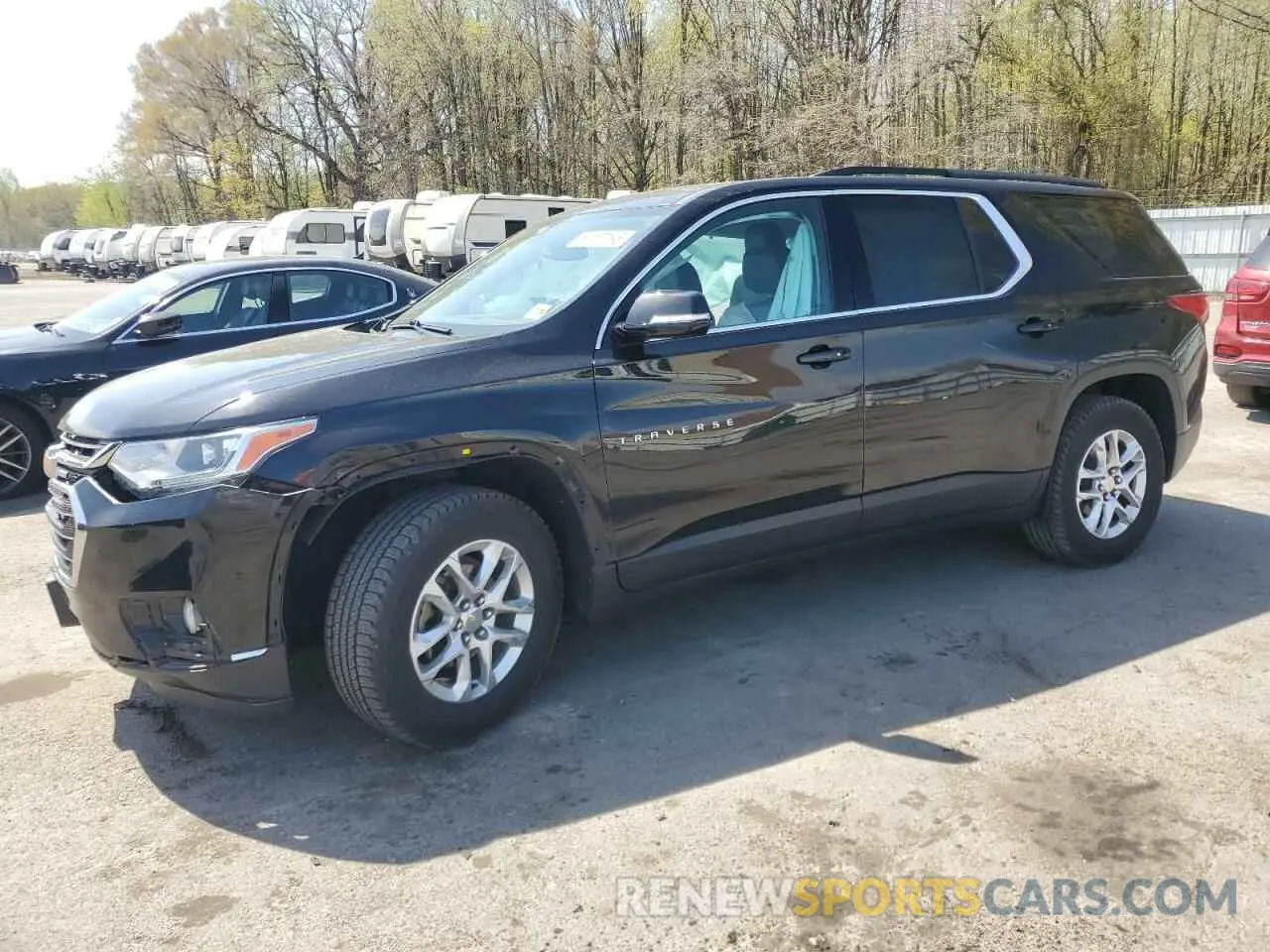 1 Photograph of a damaged car 1GNEVHKW1KJ156012 CHEVROLET TRAVERSE 2019
