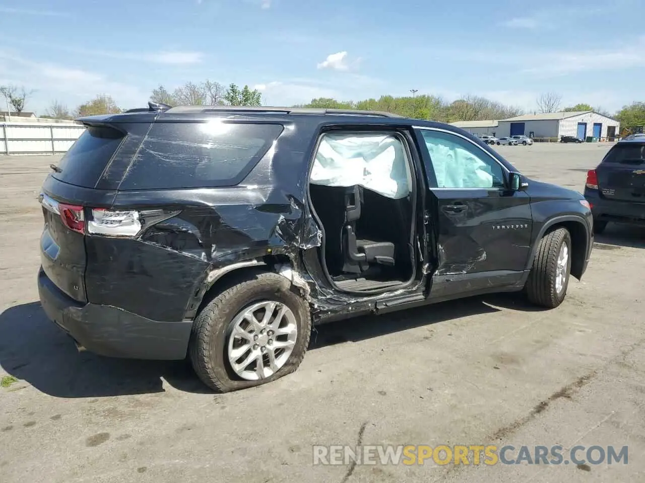 3 Photograph of a damaged car 1GNEVHKW1KJ156012 CHEVROLET TRAVERSE 2019