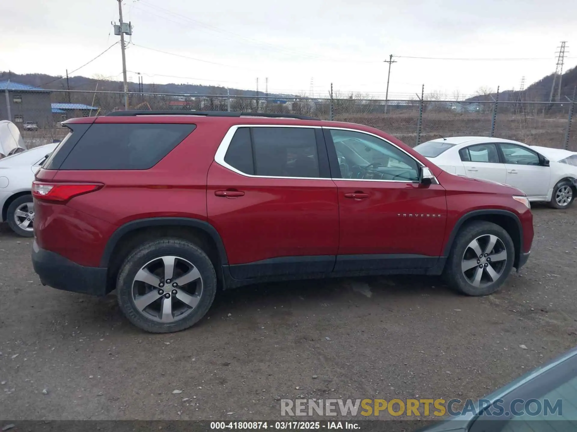 13 Photograph of a damaged car 1GNEVHKW1KJ164692 CHEVROLET TRAVERSE 2019