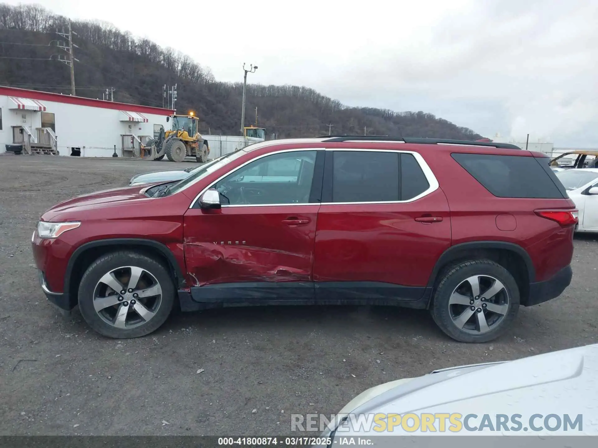 14 Photograph of a damaged car 1GNEVHKW1KJ164692 CHEVROLET TRAVERSE 2019