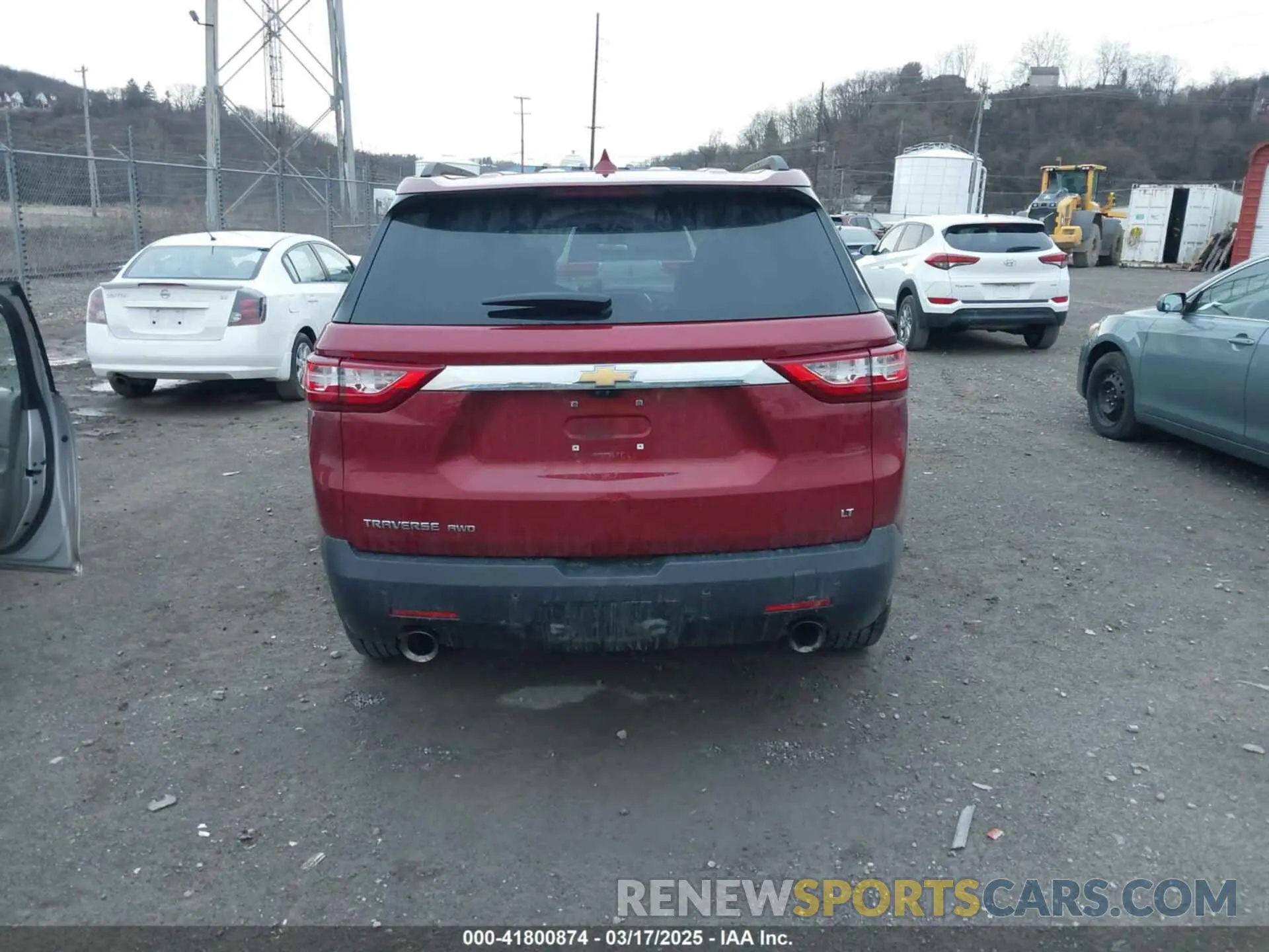 16 Photograph of a damaged car 1GNEVHKW1KJ164692 CHEVROLET TRAVERSE 2019