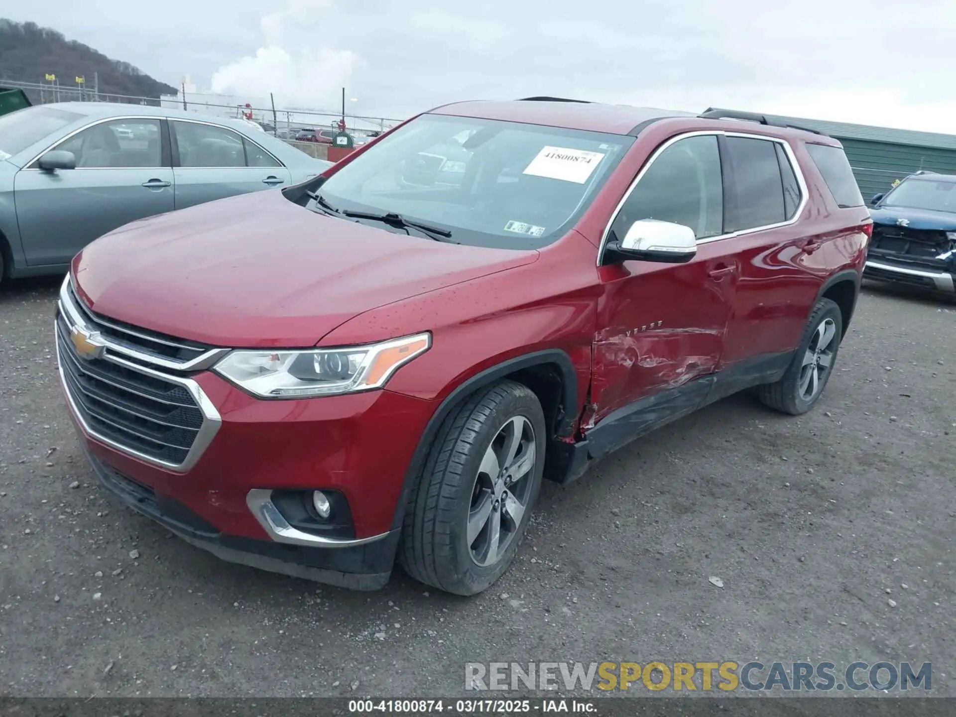 2 Photograph of a damaged car 1GNEVHKW1KJ164692 CHEVROLET TRAVERSE 2019
