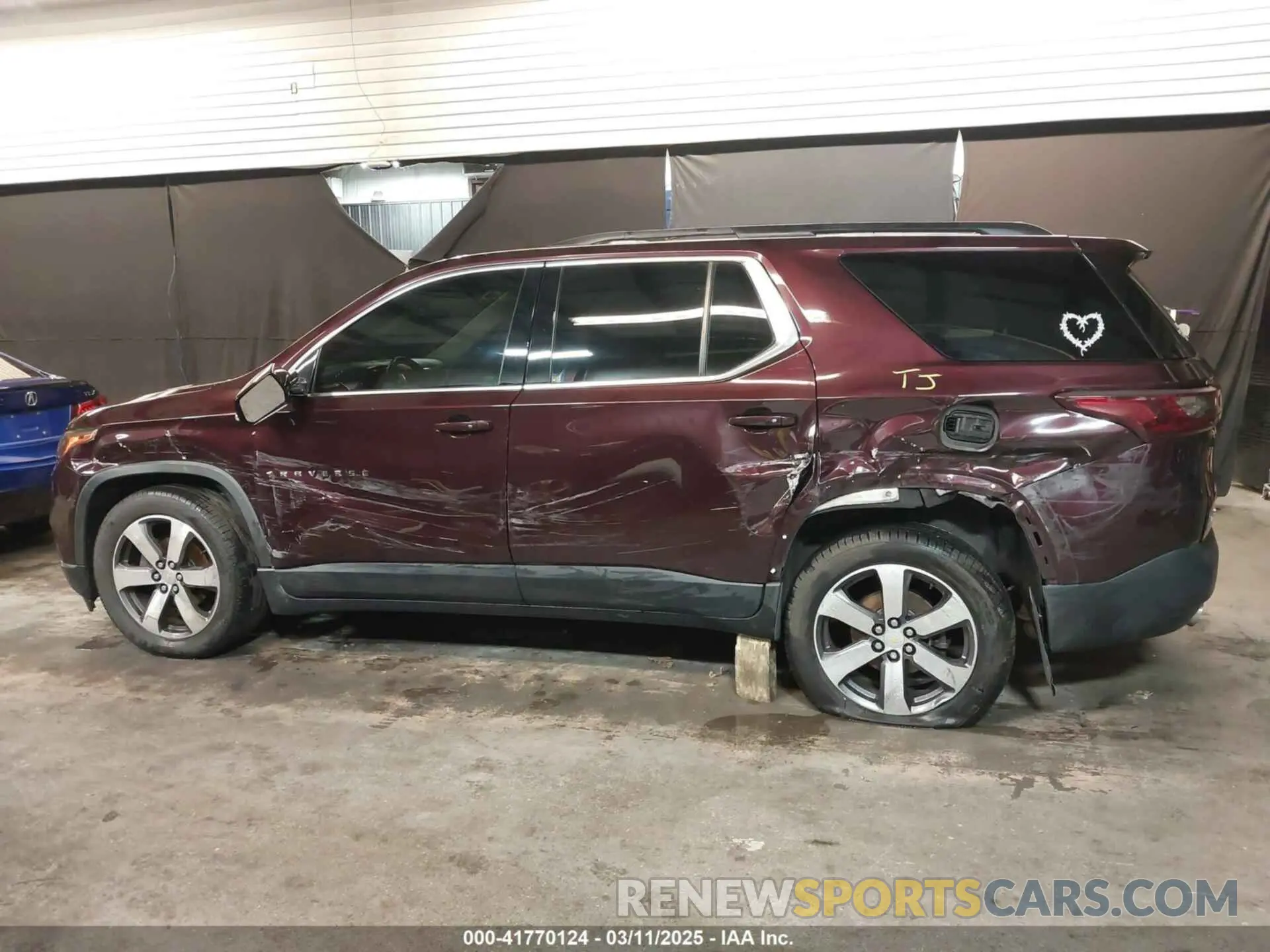 15 Photograph of a damaged car 1GNEVHKW1KJ192850 CHEVROLET TRAVERSE 2019