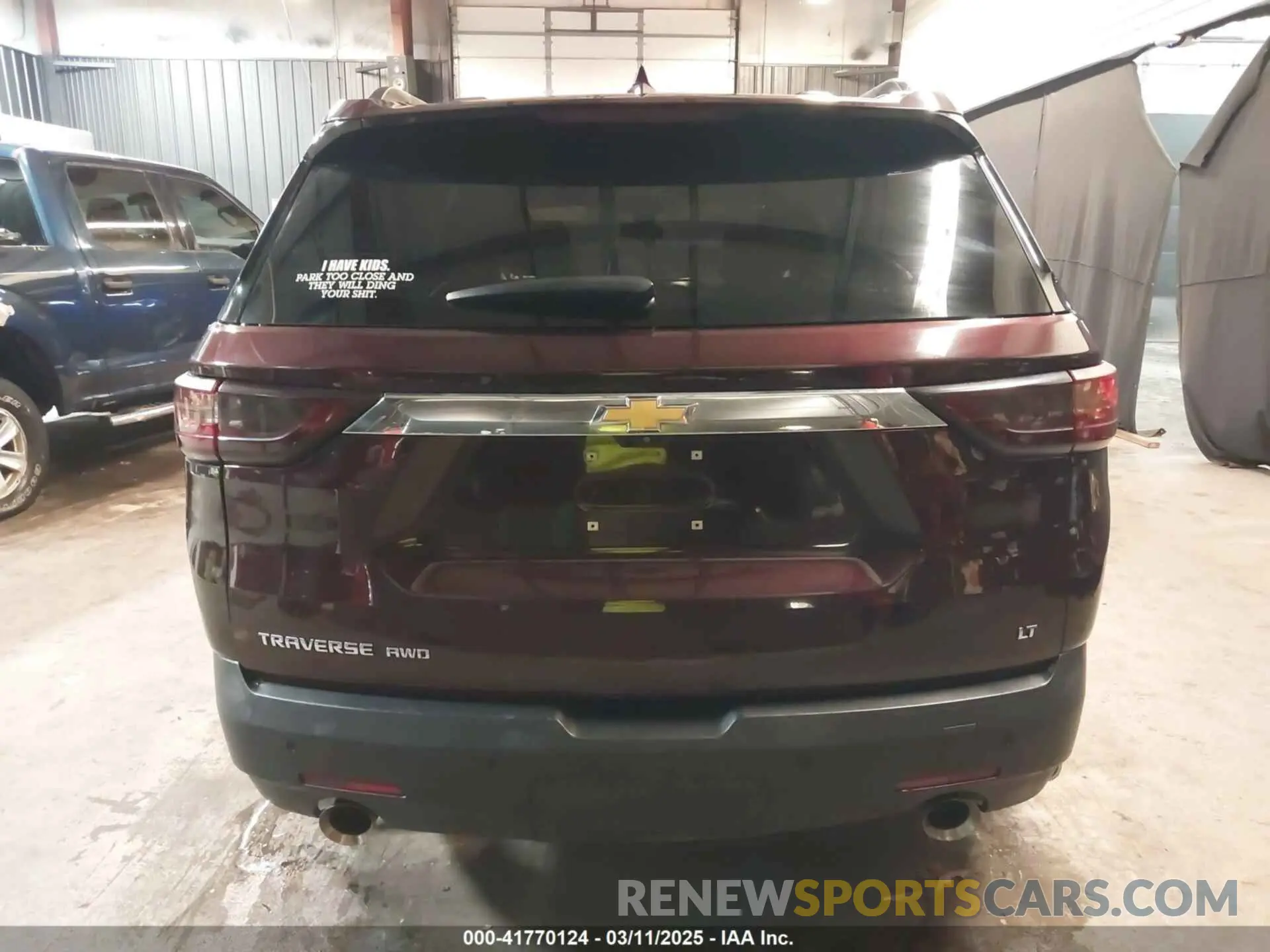 17 Photograph of a damaged car 1GNEVHKW1KJ192850 CHEVROLET TRAVERSE 2019