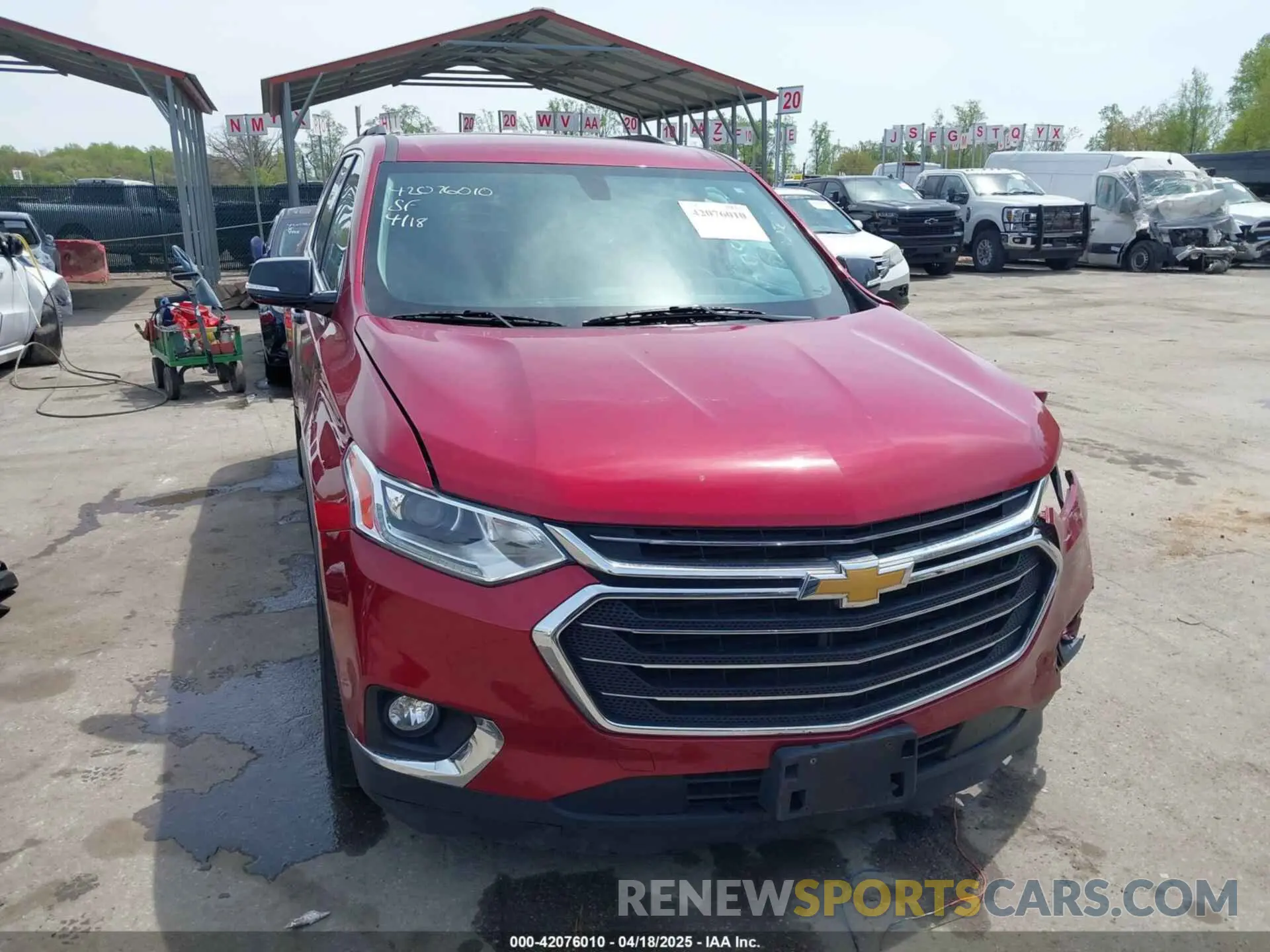 12 Photograph of a damaged car 1GNEVHKW1KJ193996 CHEVROLET TRAVERSE 2019