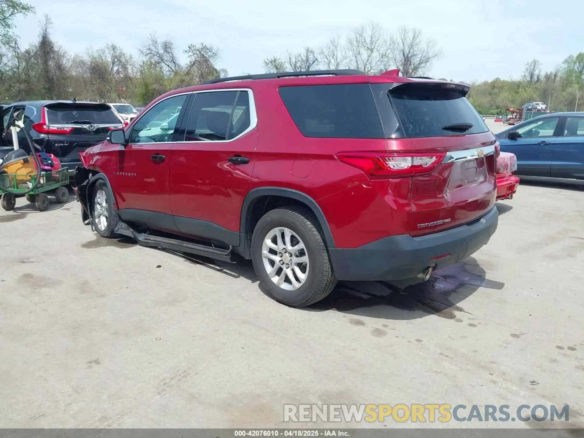3 Photograph of a damaged car 1GNEVHKW1KJ193996 CHEVROLET TRAVERSE 2019