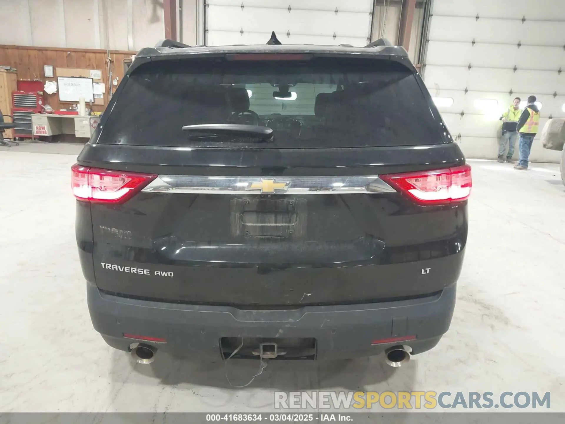 16 Photograph of a damaged car 1GNEVHKW1KJ290826 CHEVROLET TRAVERSE 2019