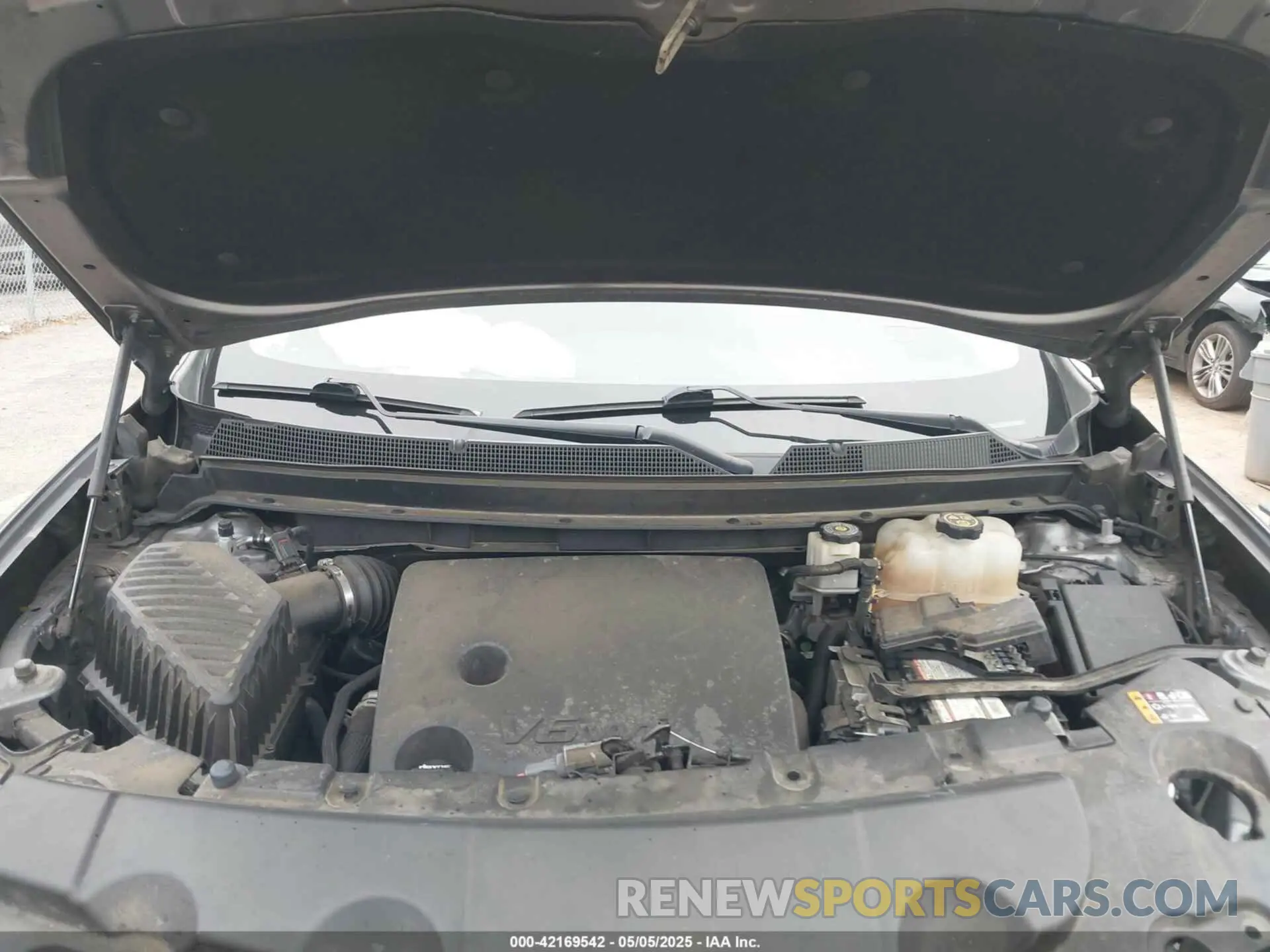 10 Photograph of a damaged car 1GNEVHKW2KJ141731 CHEVROLET TRAVERSE 2019
