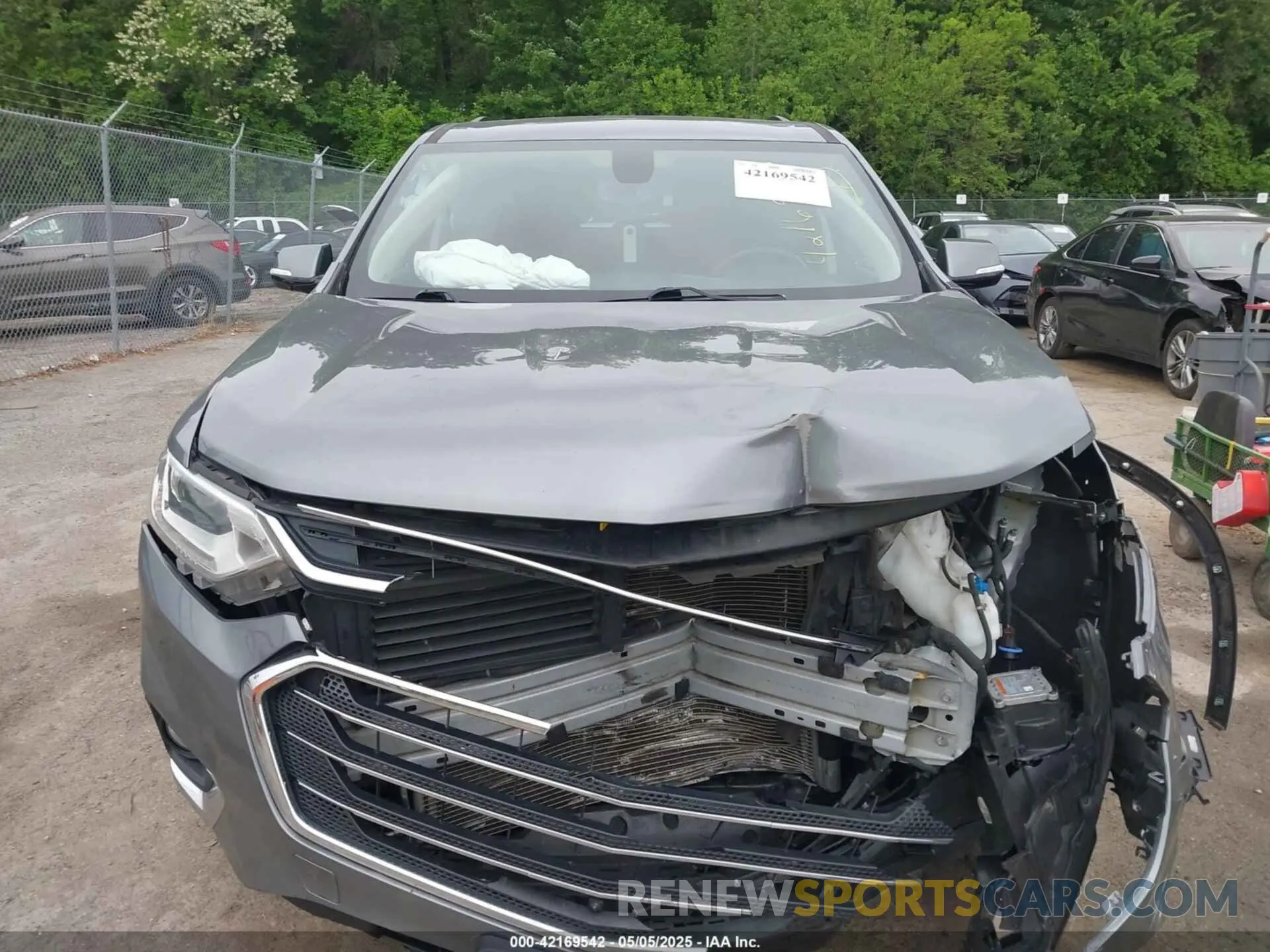 12 Photograph of a damaged car 1GNEVHKW2KJ141731 CHEVROLET TRAVERSE 2019