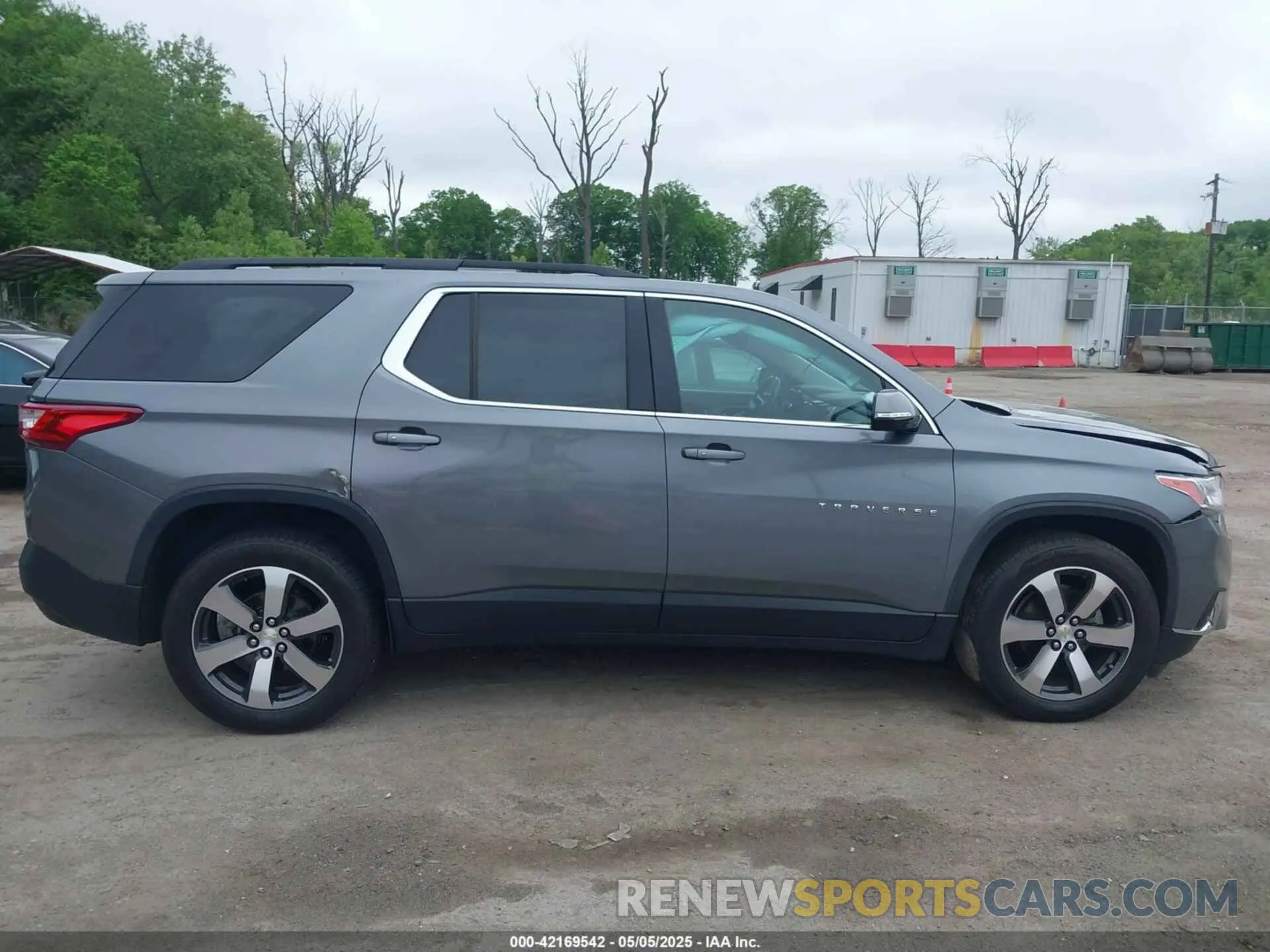 13 Photograph of a damaged car 1GNEVHKW2KJ141731 CHEVROLET TRAVERSE 2019
